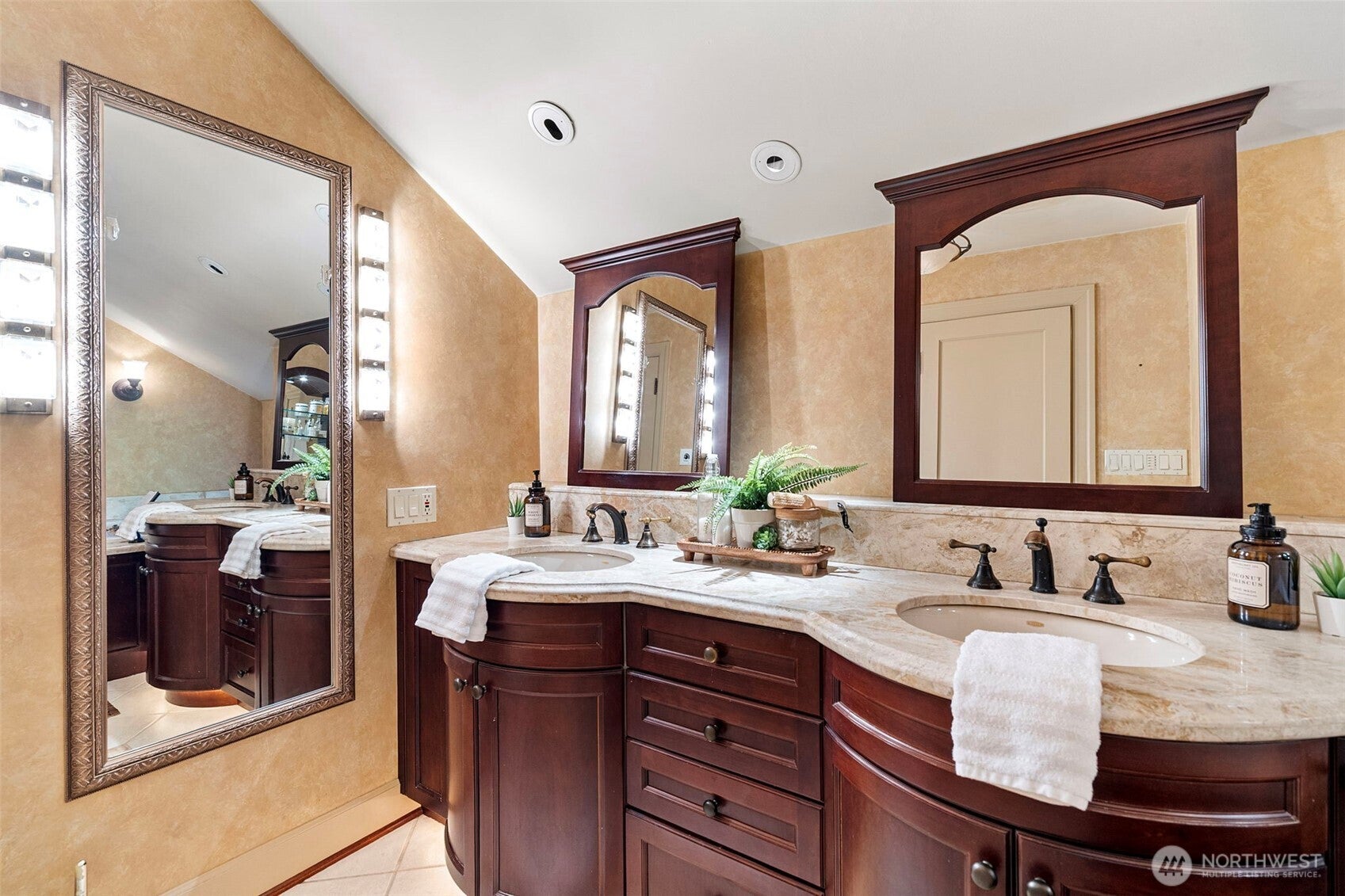 Tacoma, Washington, 98406, United States, 4 Bedrooms Bedrooms, ,4 BathroomsBathrooms,Residential,Active,1952076