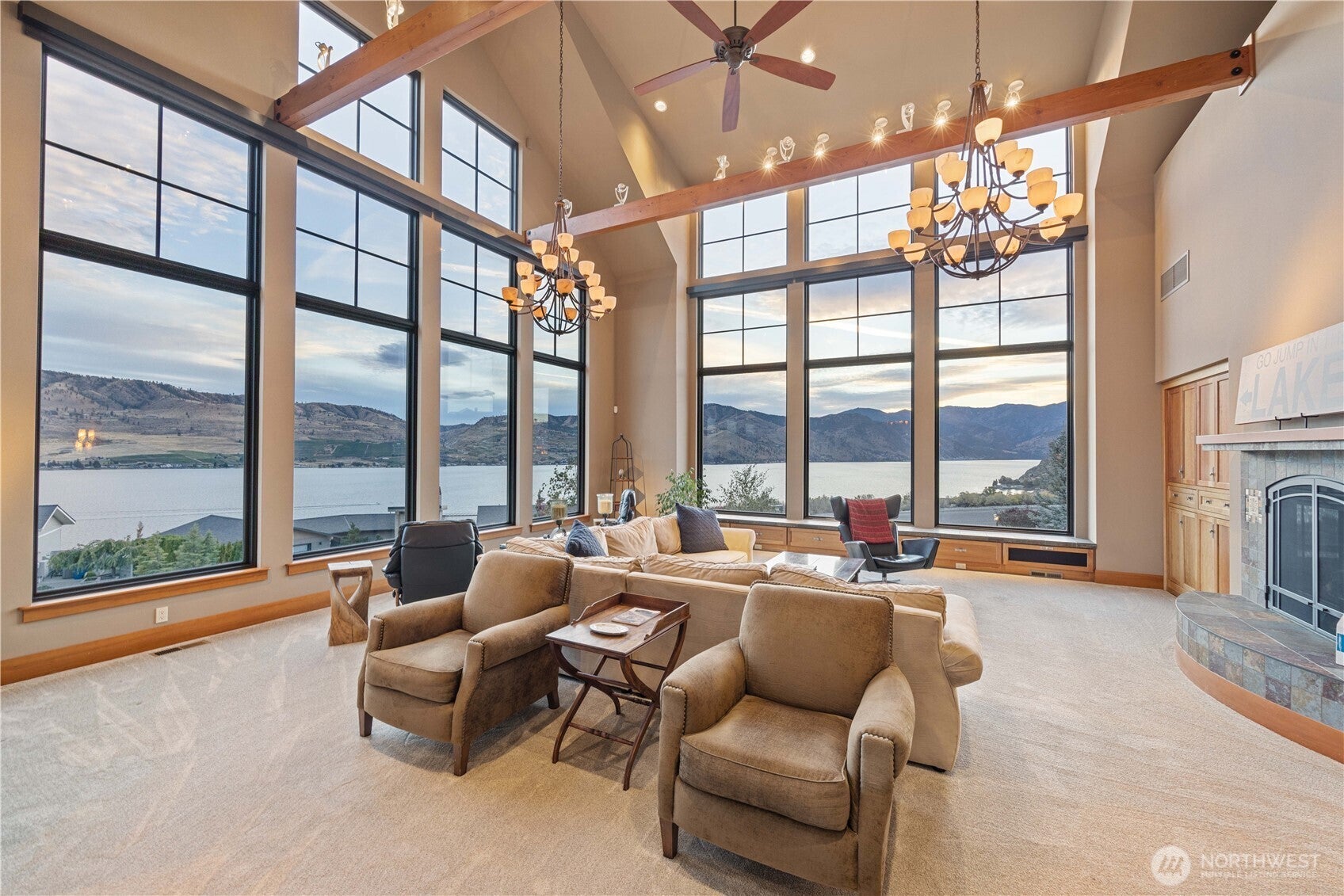 Chelan, Washington, 98816, United States, 4 Bedrooms Bedrooms, ,4 BathroomsBathrooms,Residential,Active,1869141
