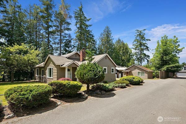 1564 NE SERPENTINE PL, SHORELINE, WA 98155, photo 1 of 15