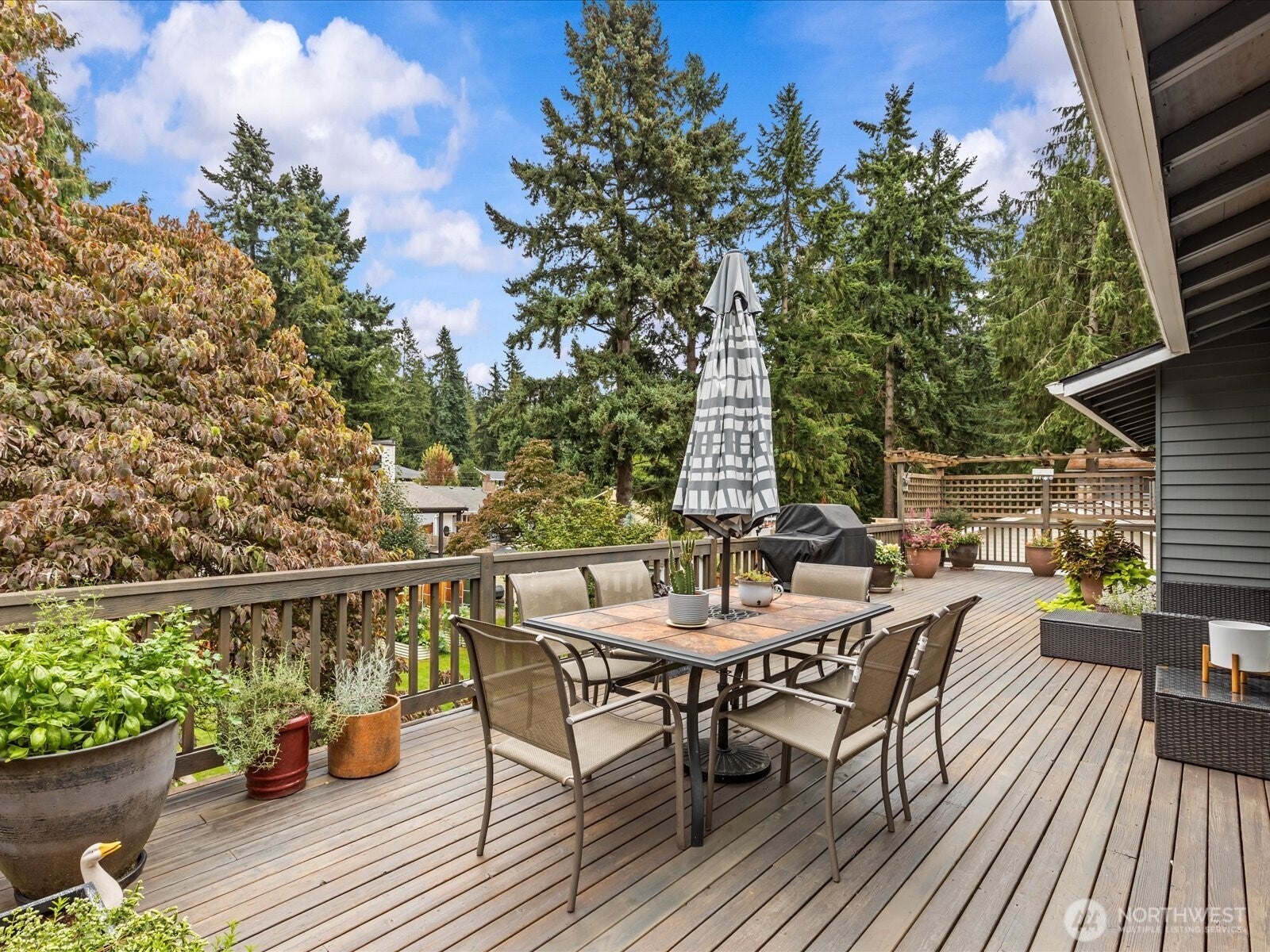 Kirkland, Washington, 98033, United States, 3 Bedrooms Bedrooms, ,3 BathroomsBathrooms,Residential,Active,1941339