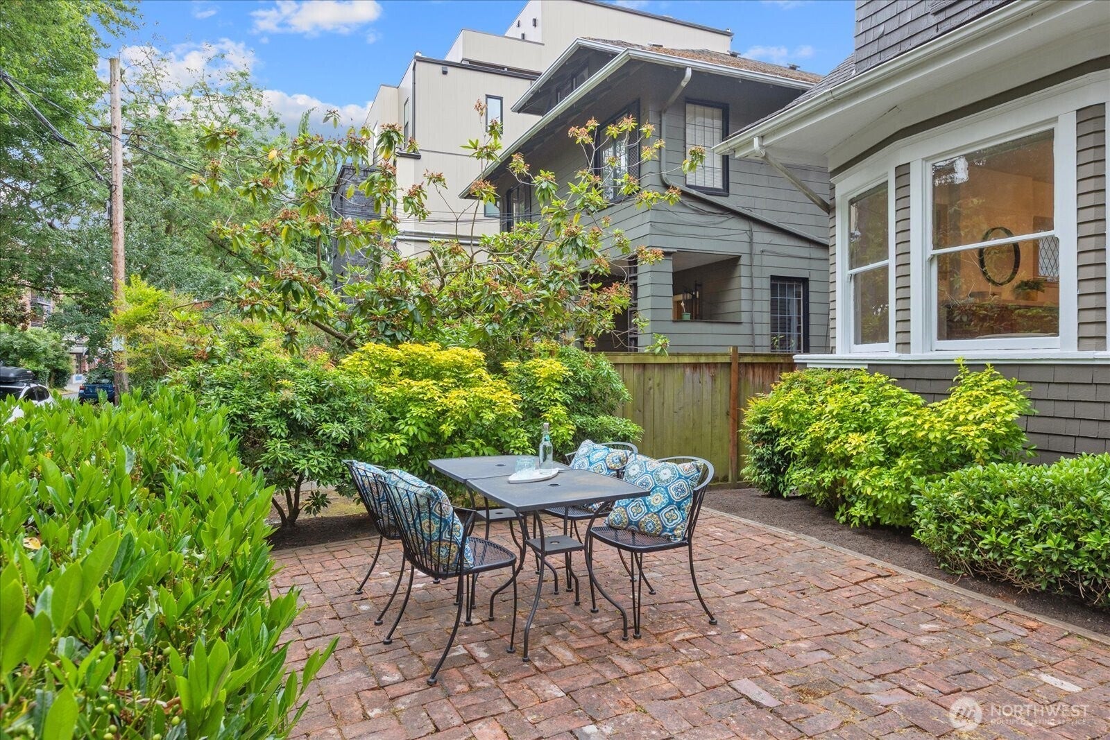 Seattle, Washington, 98102, United States, 4 Bedrooms Bedrooms, ,2 BathroomsBathrooms,Residential,Active,1905356