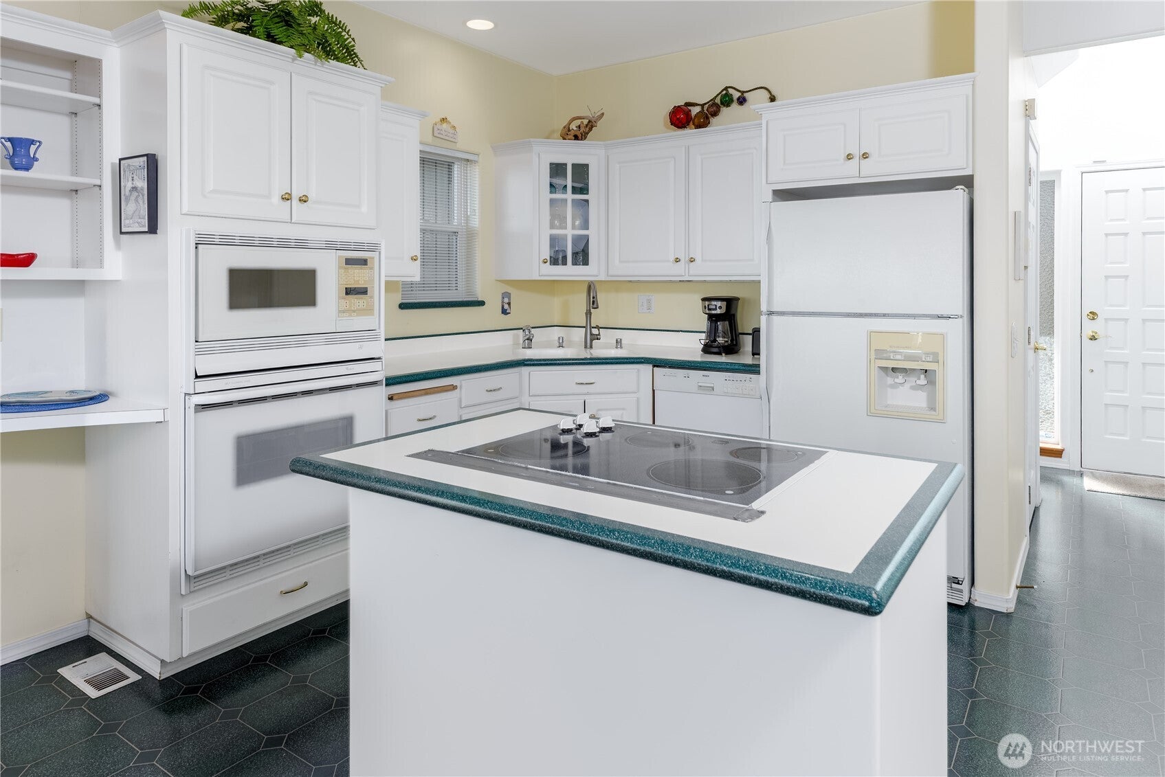 Sequim, Washington, 98382, United States, 2 Bedrooms Bedrooms, ,2 BathroomsBathrooms,Residential,Active,1967307