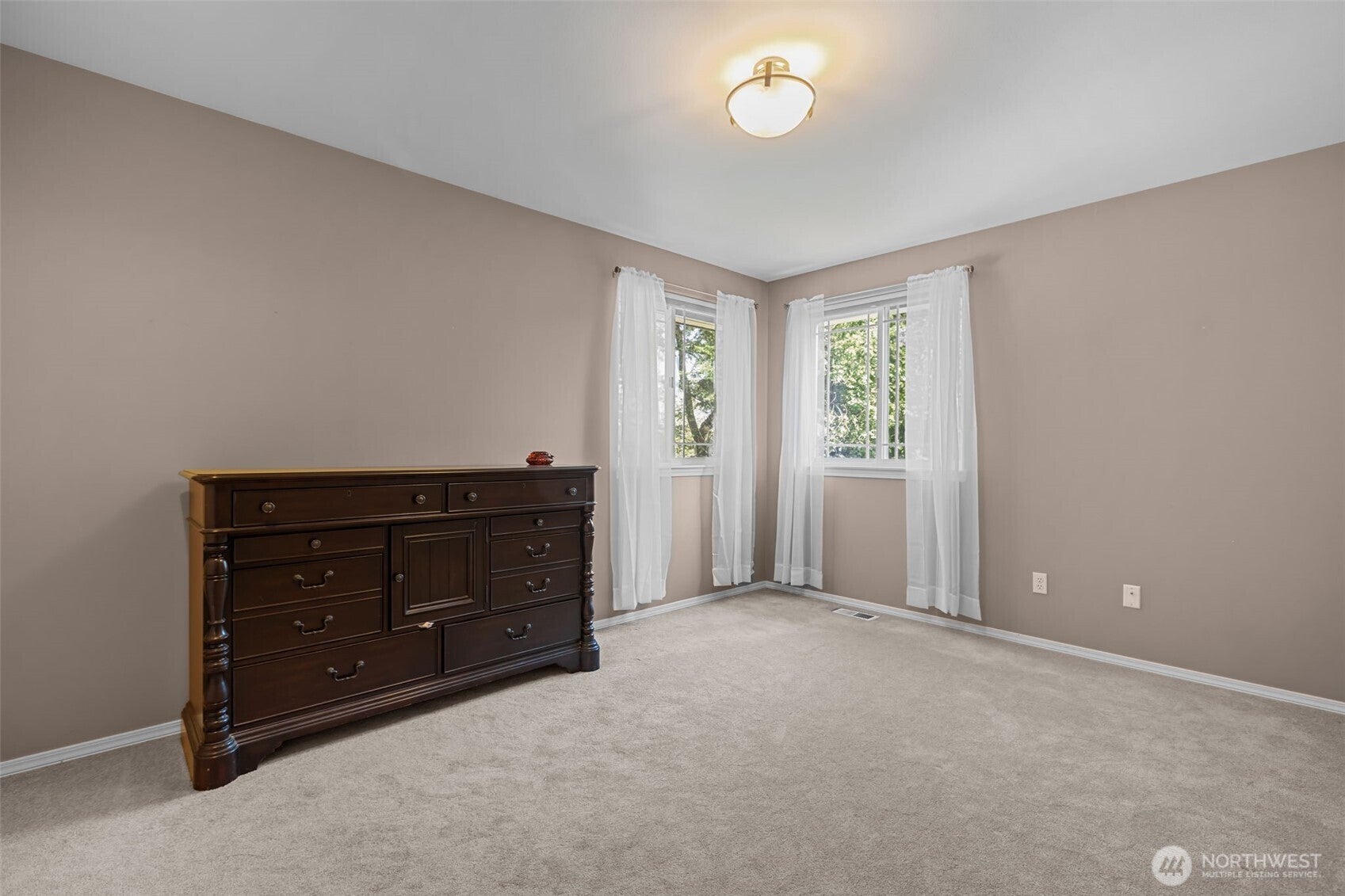 Snohomish, Washington, 98290, United States, 4 Bedrooms Bedrooms, ,3 BathroomsBathrooms,Residential,Active,1960119