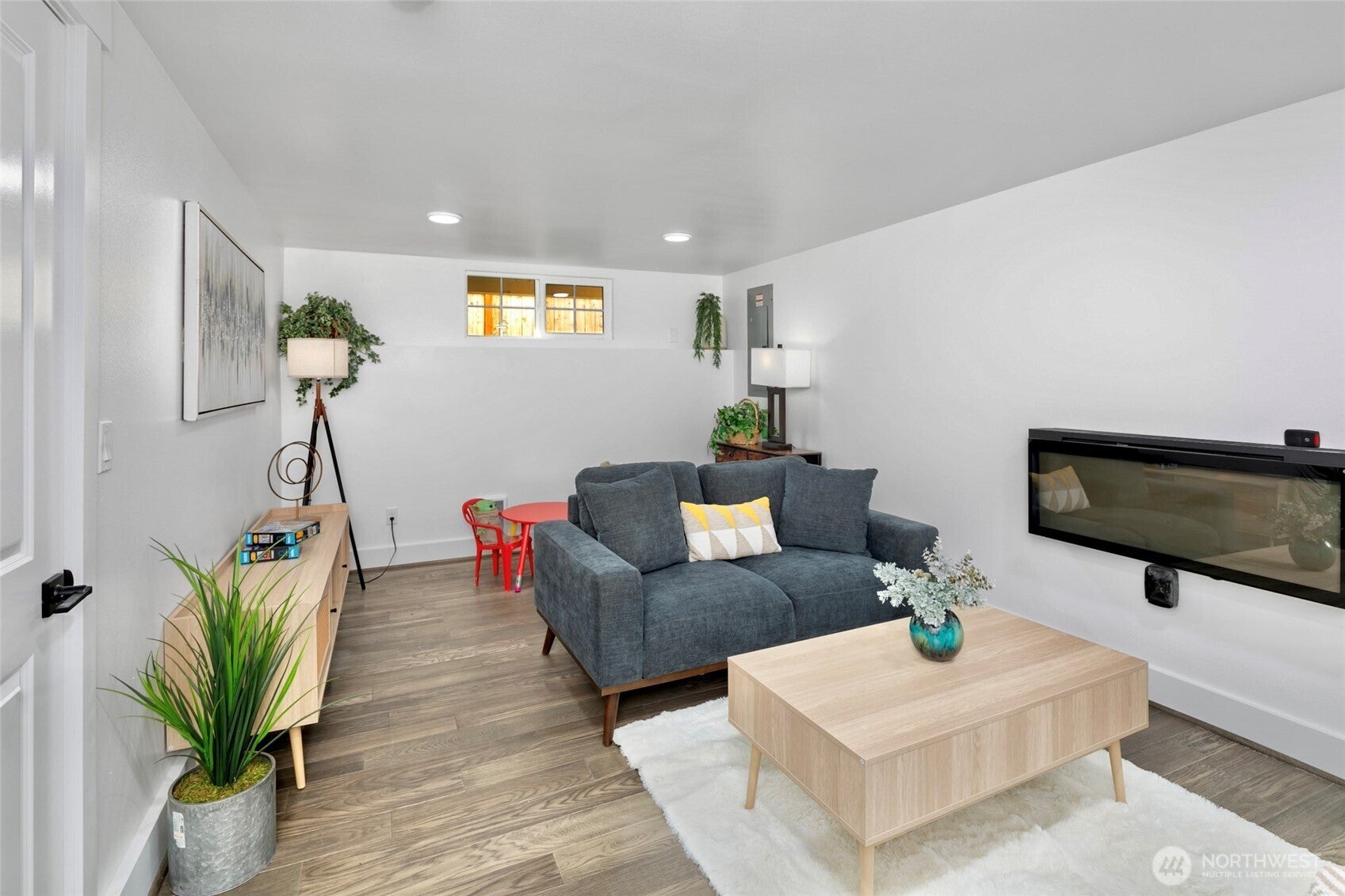 Lake Forest Park, Washington, 98043, United States, 4 Bedrooms Bedrooms, ,3 BathroomsBathrooms,Residential,Active,1963256