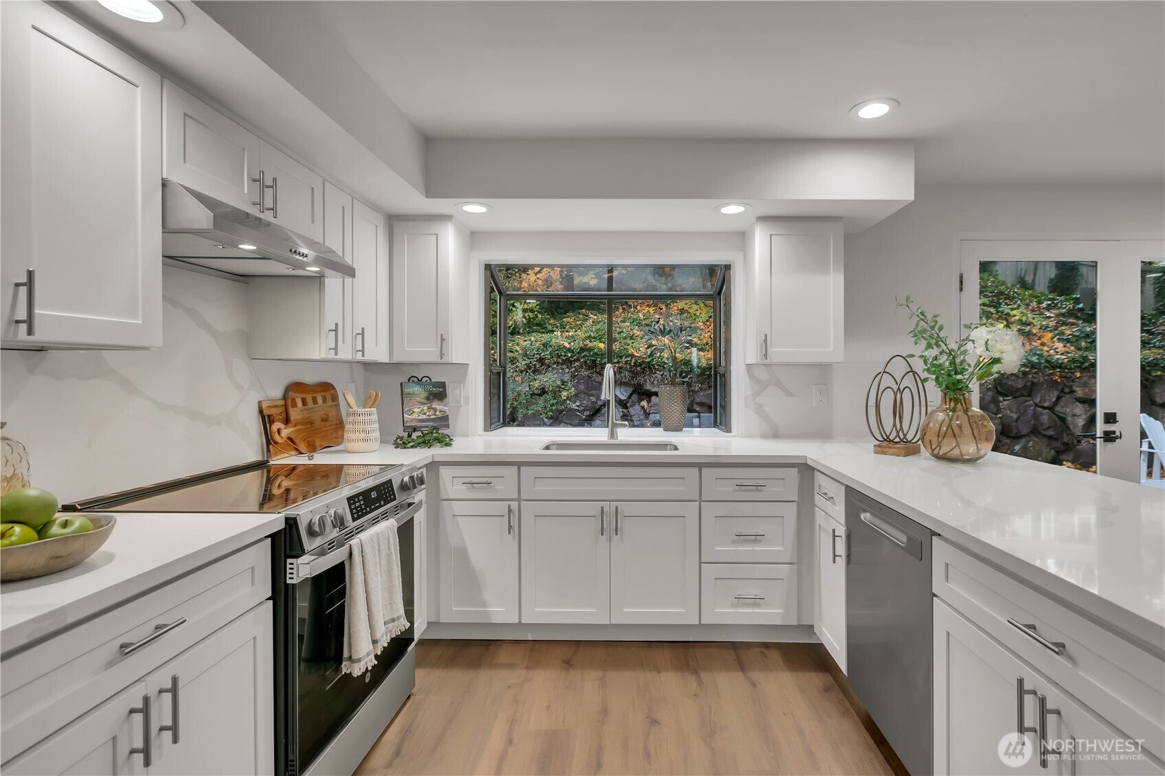 Bellevue, Washington, 98005, United States, 4 Bedrooms Bedrooms, ,3 BathroomsBathrooms,Residential,Active,1988415