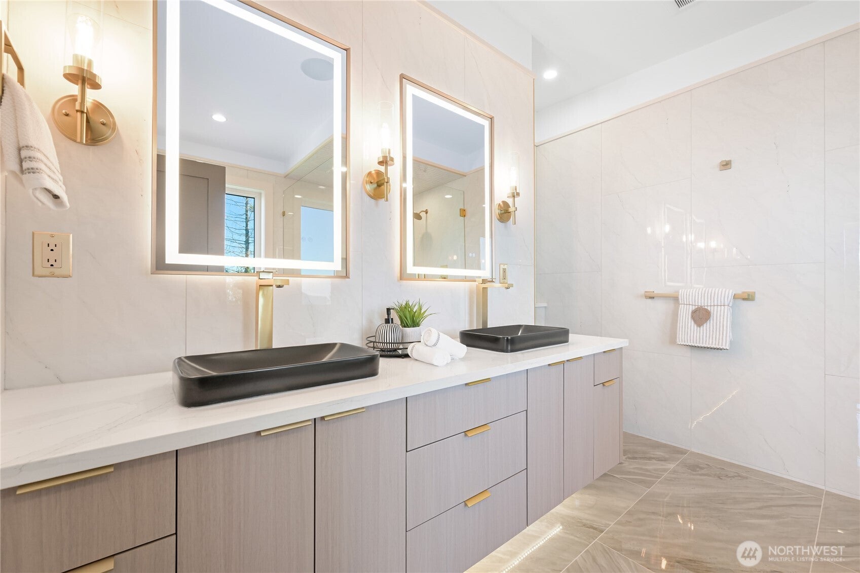 Anacortes, Washington, 98221, United States, 3 Bedrooms Bedrooms, ,4 BathroomsBathrooms,Residential,Active,1990672