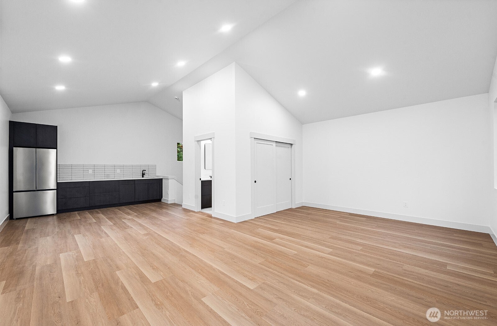 Seattle, Washington, 98125, United States, 4 Bedrooms Bedrooms, ,4 BathroomsBathrooms,Residential,Active,1988448