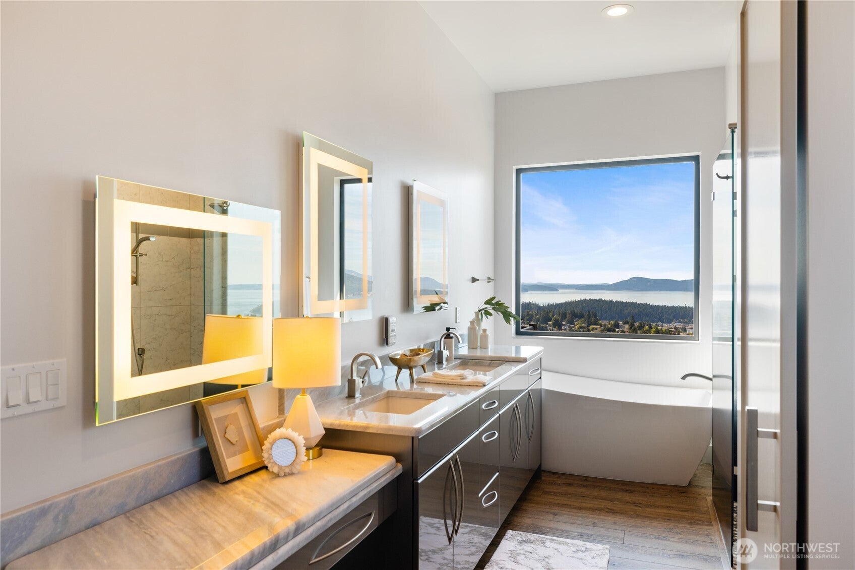 Anacortes, Washington, 98221, United States, 3 Bedrooms Bedrooms, ,3 BathroomsBathrooms,Residential,Active,1968386