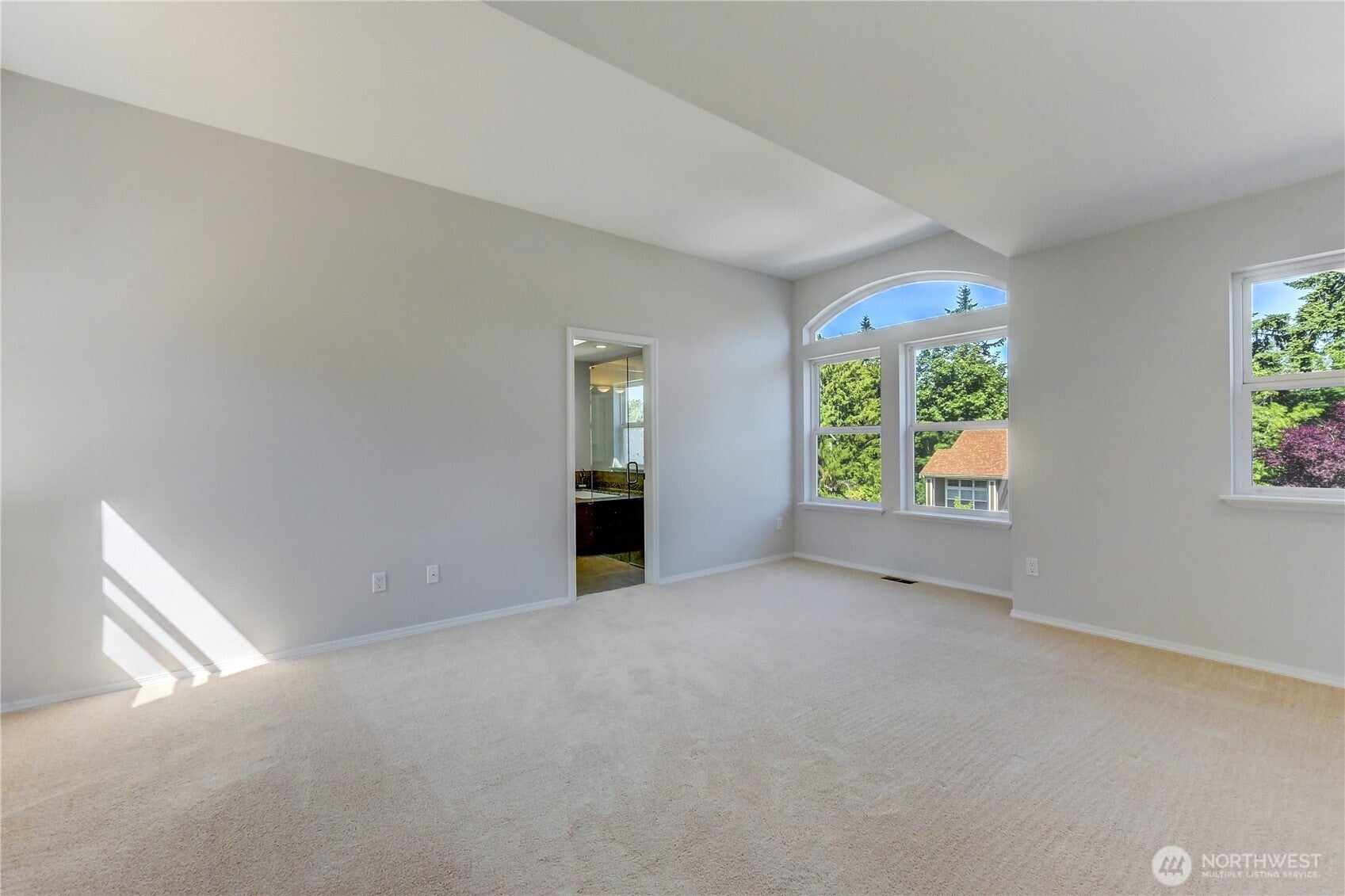 Kenmore, Washington, 98028, United States, 4 Bedrooms Bedrooms, ,3 BathroomsBathrooms,Residential,Pending,1824038