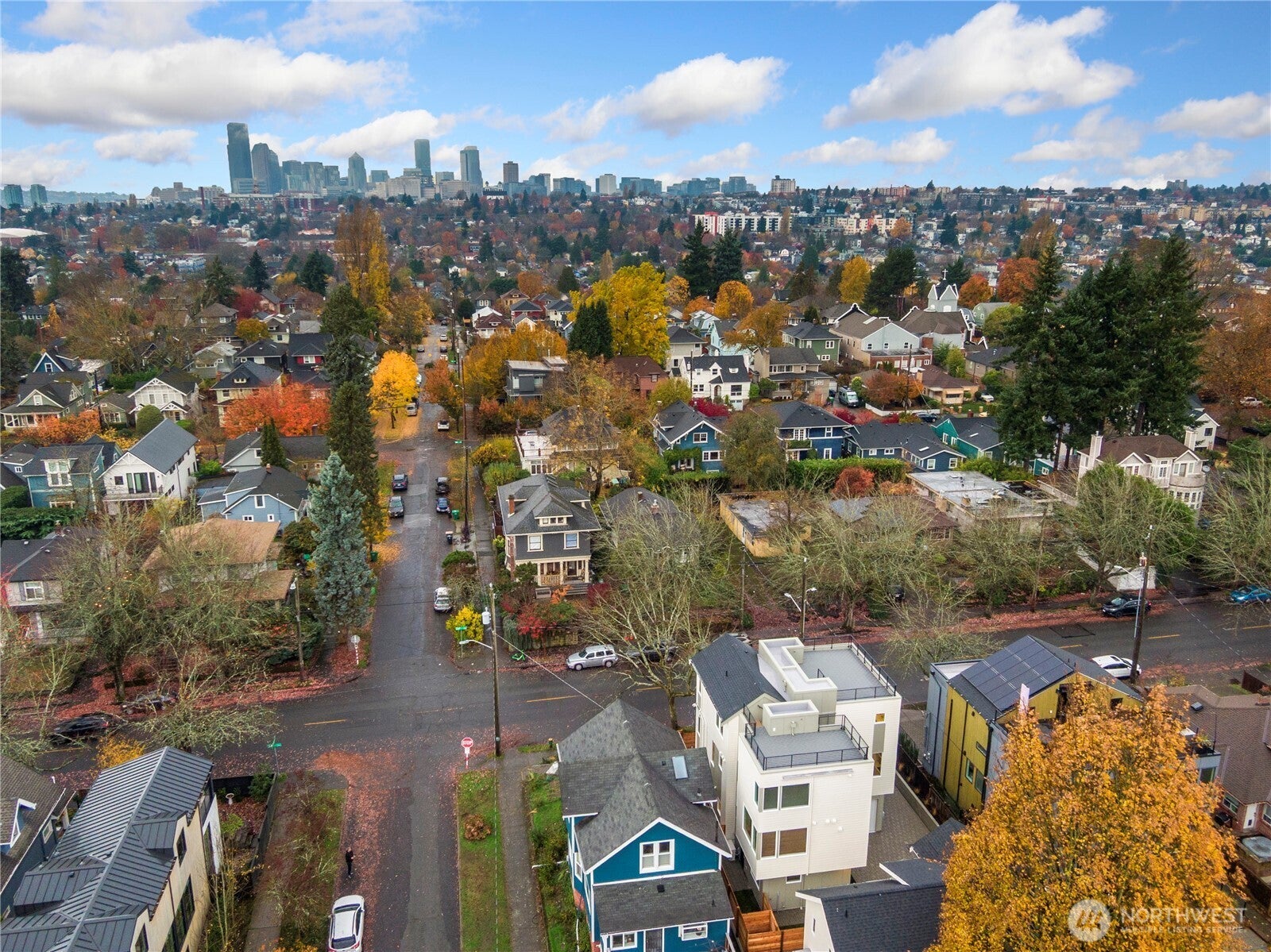 Seattle, Washington, 98122, United States, 4 Bedrooms Bedrooms, ,4 BathroomsBathrooms,Residential,Active,1992543