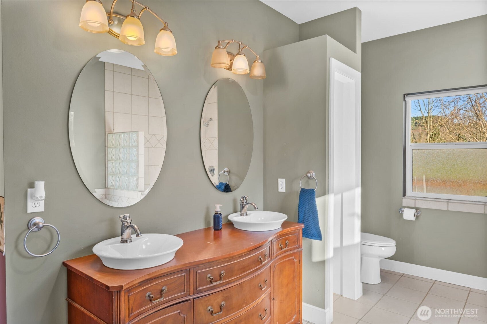 Mount Vernon, Washington, 98274, United States, 4 Bedrooms Bedrooms, ,3 BathroomsBathrooms,Residential,Active,2010914