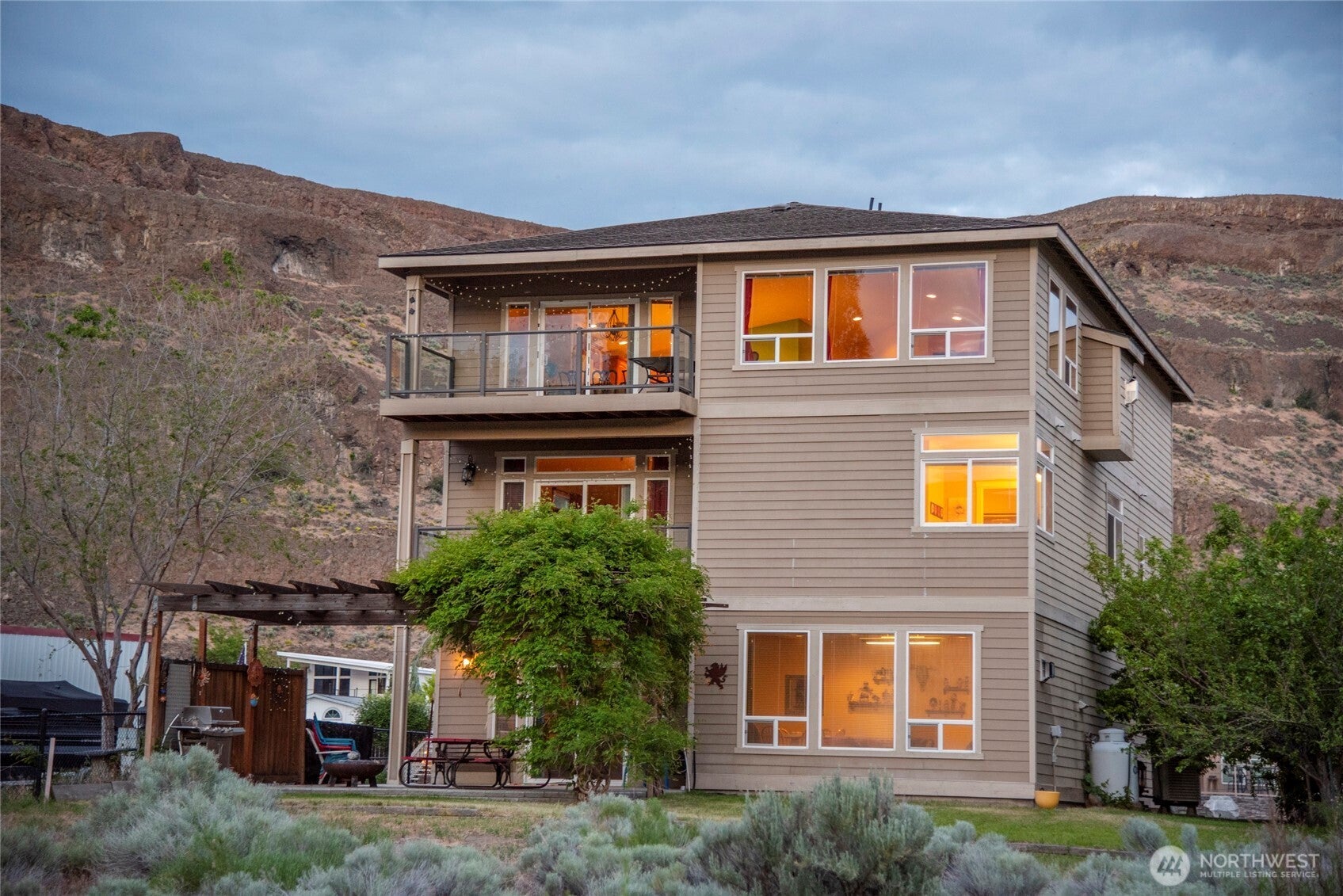 Quincy, Washington, 98848, United States, 4 Bedrooms Bedrooms, ,4 BathroomsBathrooms,Residential,Active,1824915