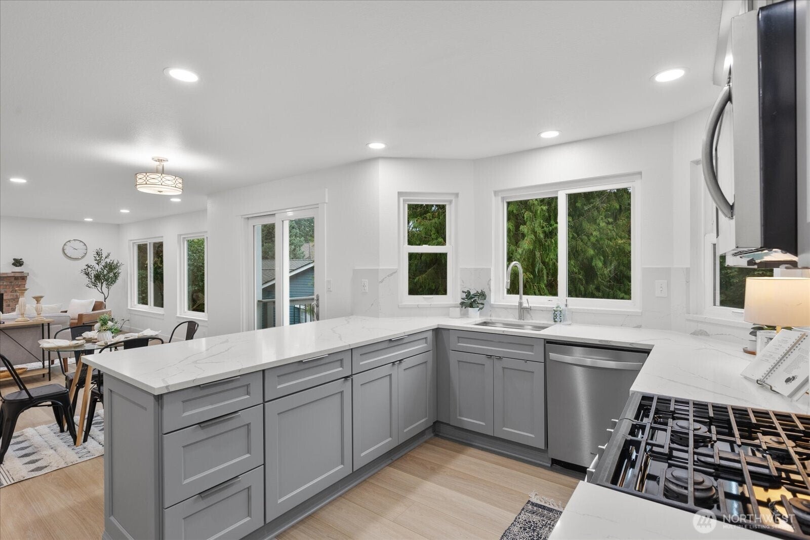Bothell, Washington, 98011, United States, 4 Bedrooms Bedrooms, ,3 BathroomsBathrooms,Residential,Active,1944084