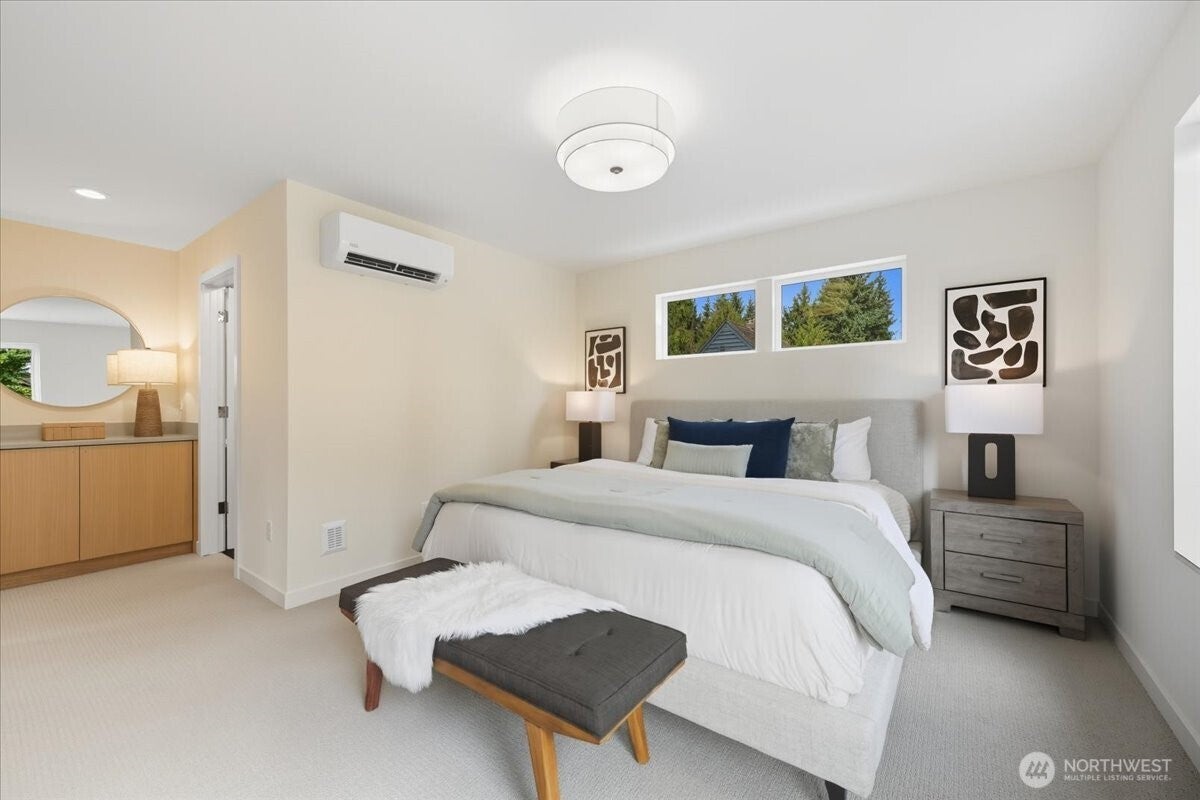 Seattle, Washington, 98125, United States, 4 Bedrooms Bedrooms, ,4 BathroomsBathrooms,Residential,Active,1943807