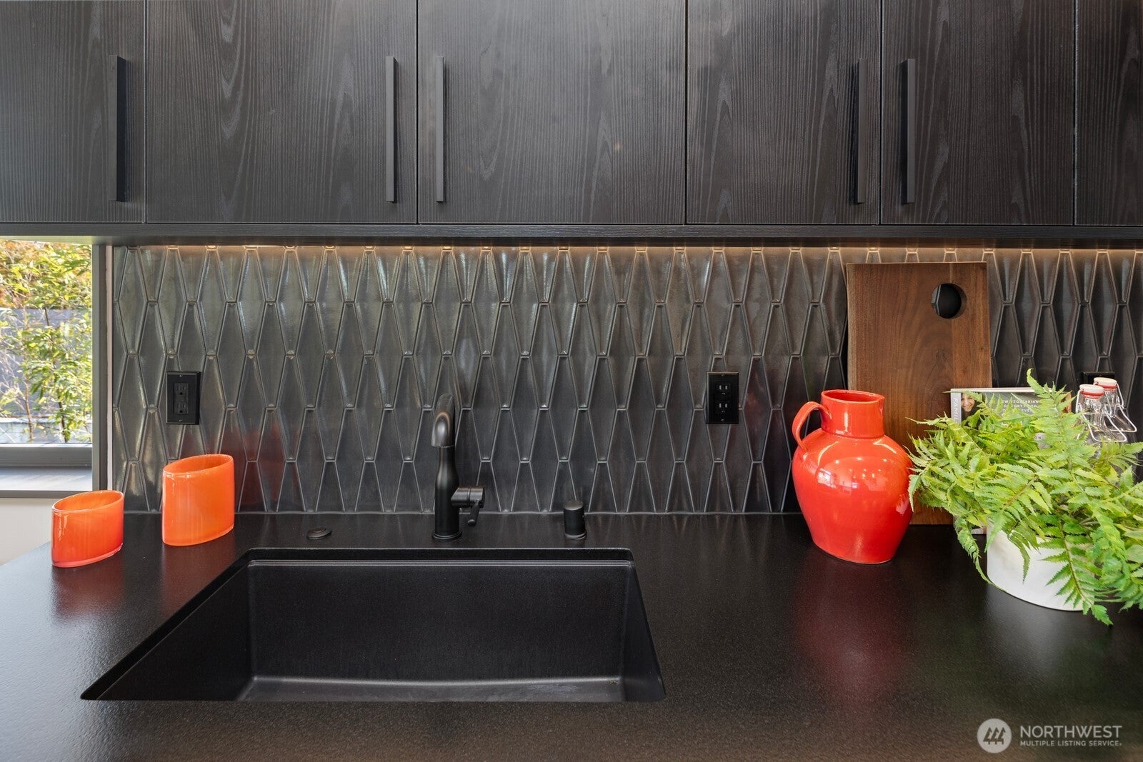 Seattle, Washington, 98118, United States, 6 Bedrooms Bedrooms, ,4 BathroomsBathrooms,Residential,Active,1965834