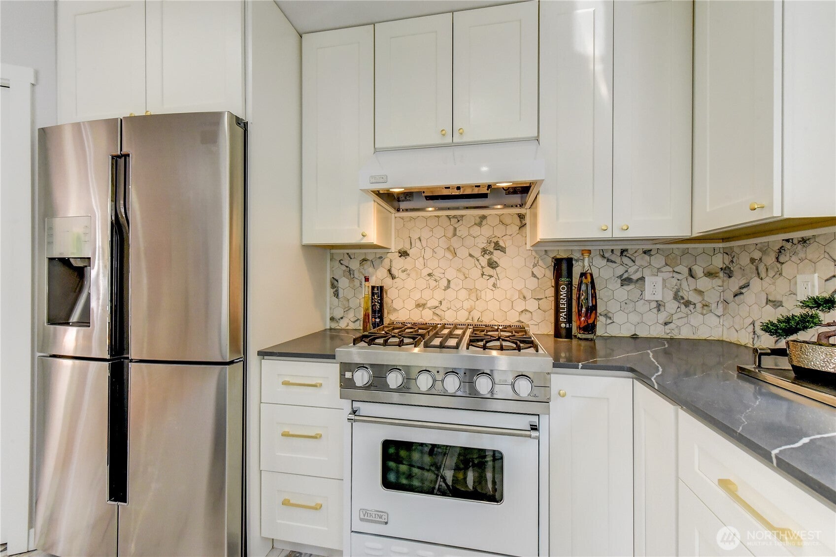 Kenmore, Washington, 98028, United States, 4 Bedrooms Bedrooms, ,3 BathroomsBathrooms,Residential,Pending,1824038