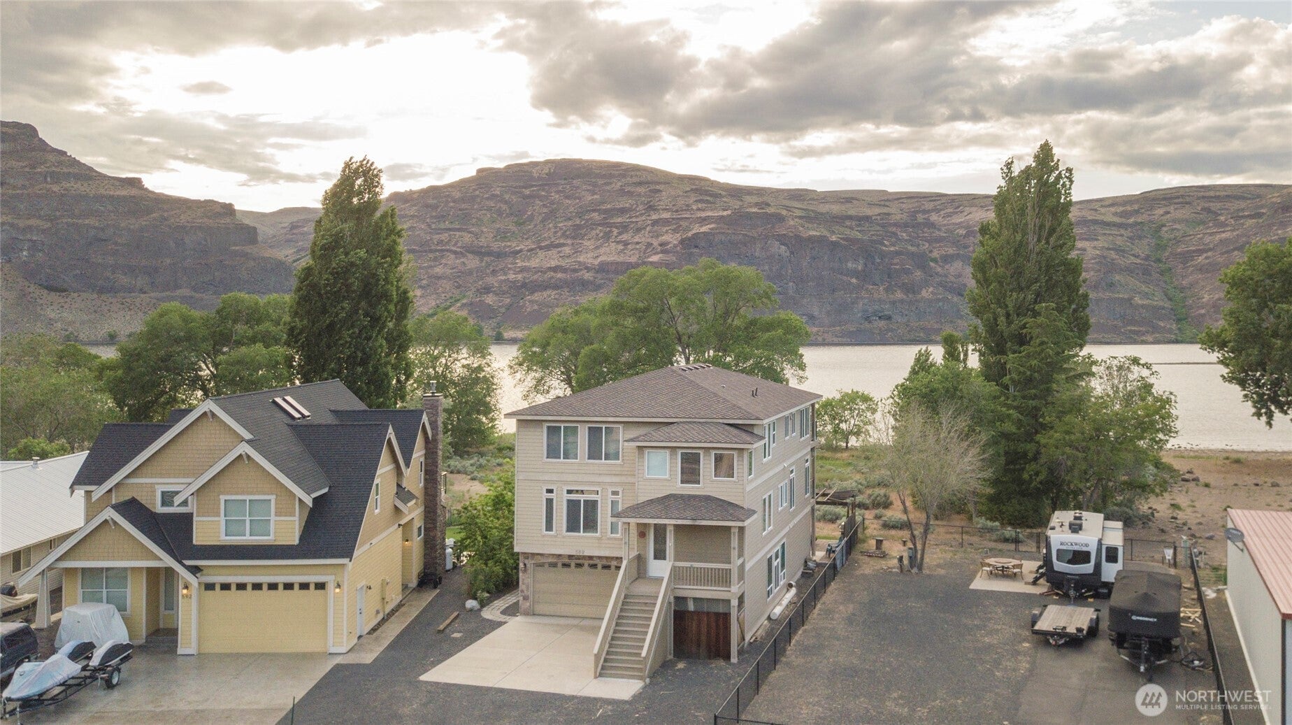 Quincy, Washington, 98848, United States, 4 Bedrooms Bedrooms, ,4 BathroomsBathrooms,Residential,Active,1824915
