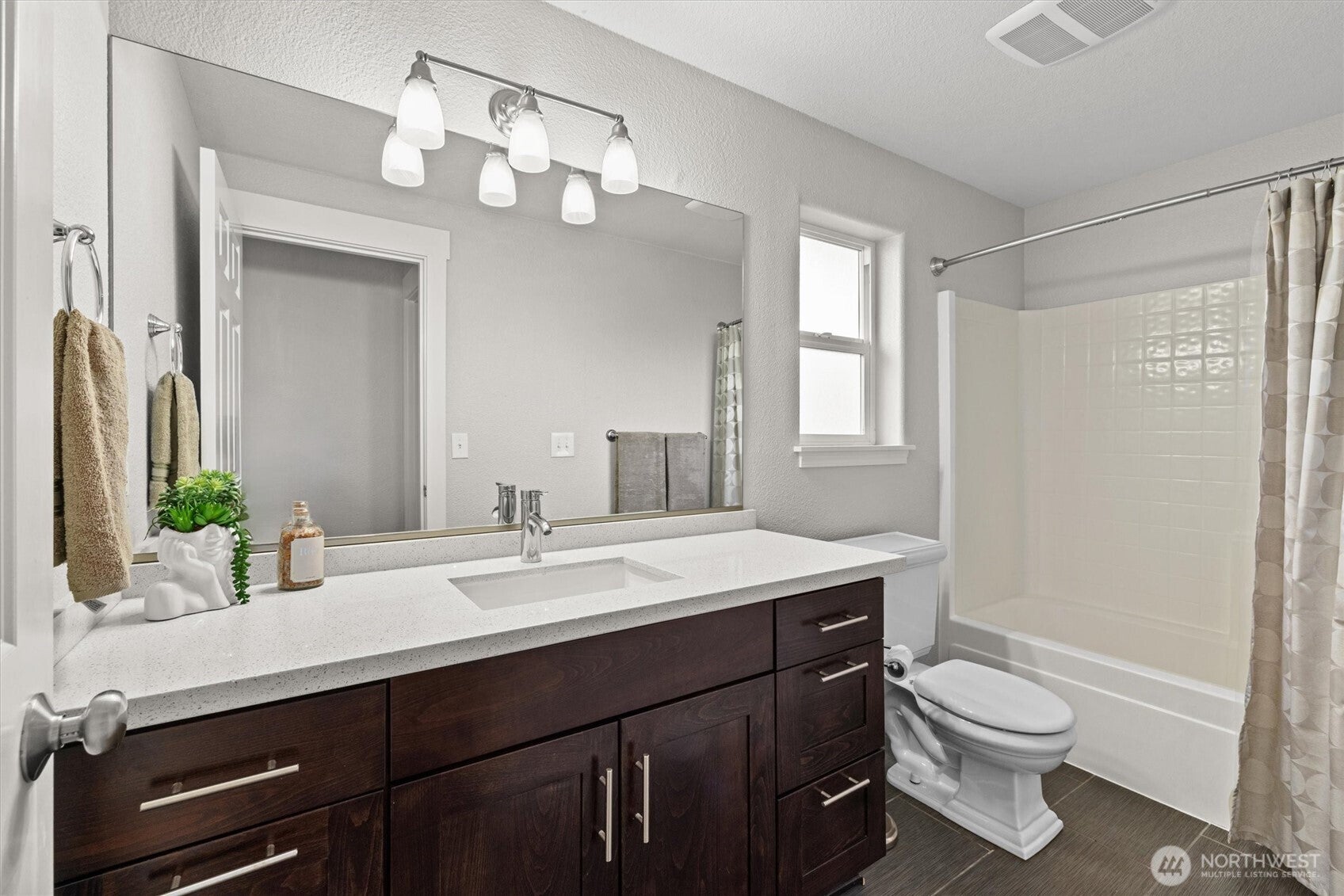 Seattle, Washington, 98118, United States, 4 Bedrooms Bedrooms, ,4 BathroomsBathrooms,Residential,Active,1964271