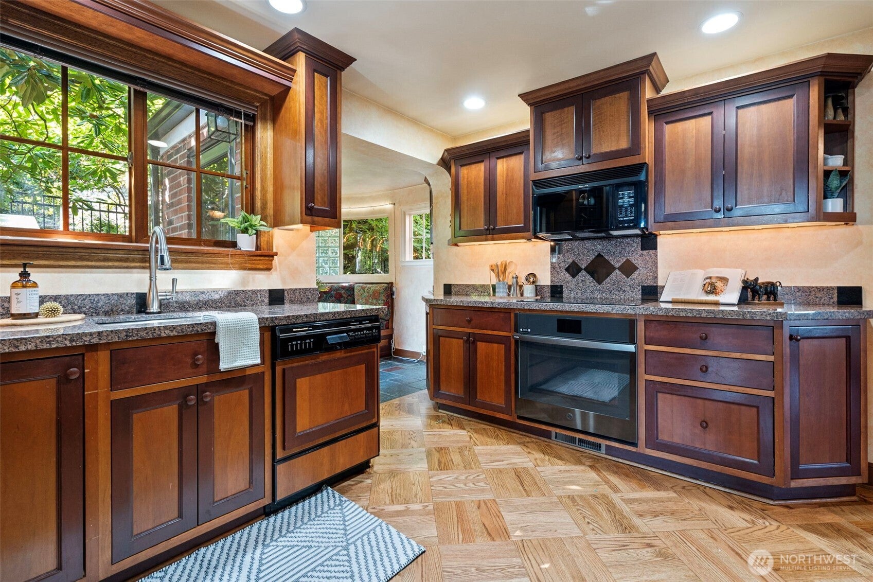 Tacoma, Washington, 98406, United States, 4 Bedrooms Bedrooms, ,4 BathroomsBathrooms,Residential,Active,1952076