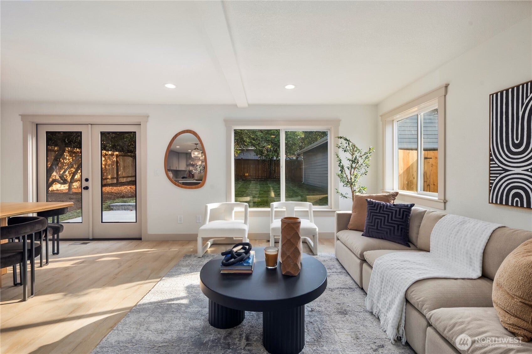 Shoreline, Washington, 98133, United States, 4 Bedrooms Bedrooms, ,3 BathroomsBathrooms,Residential,Active,1944038
