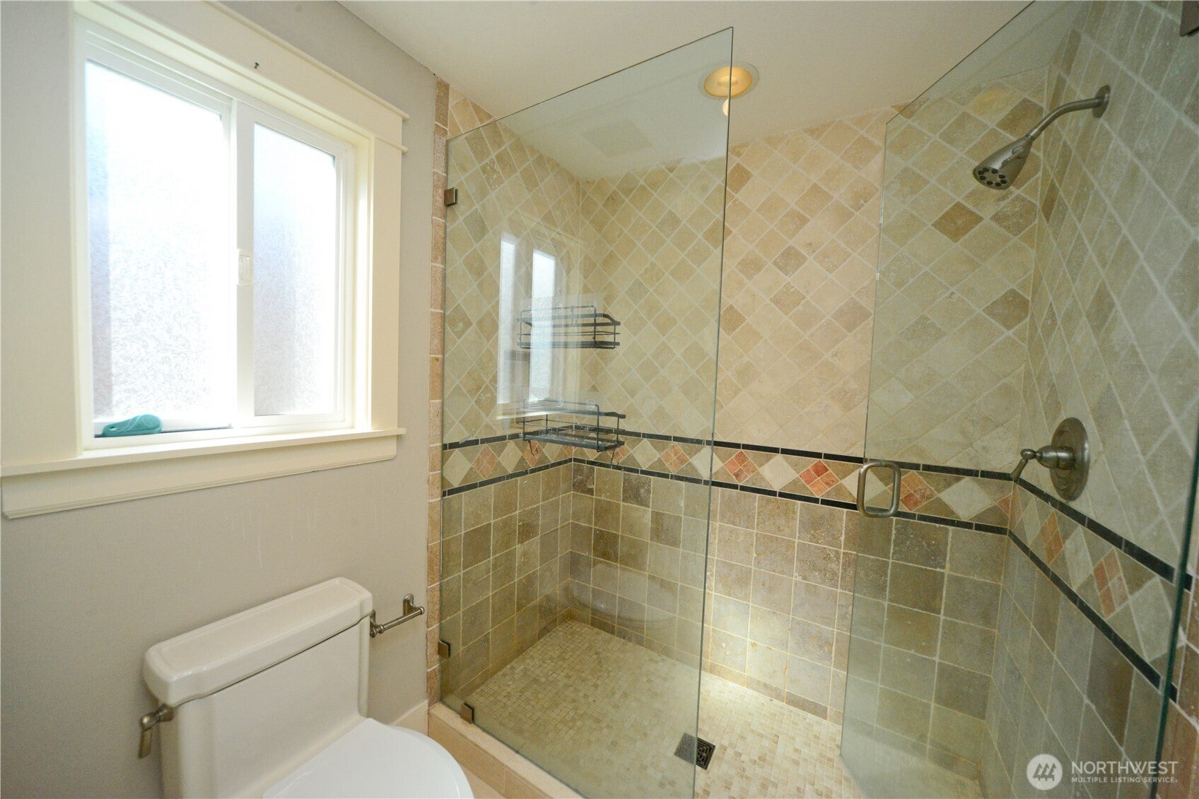 Kirkland, Washington, 98033, United States, 3 Bedrooms Bedrooms, ,2 BathroomsBathrooms,Residential,Active,1945849