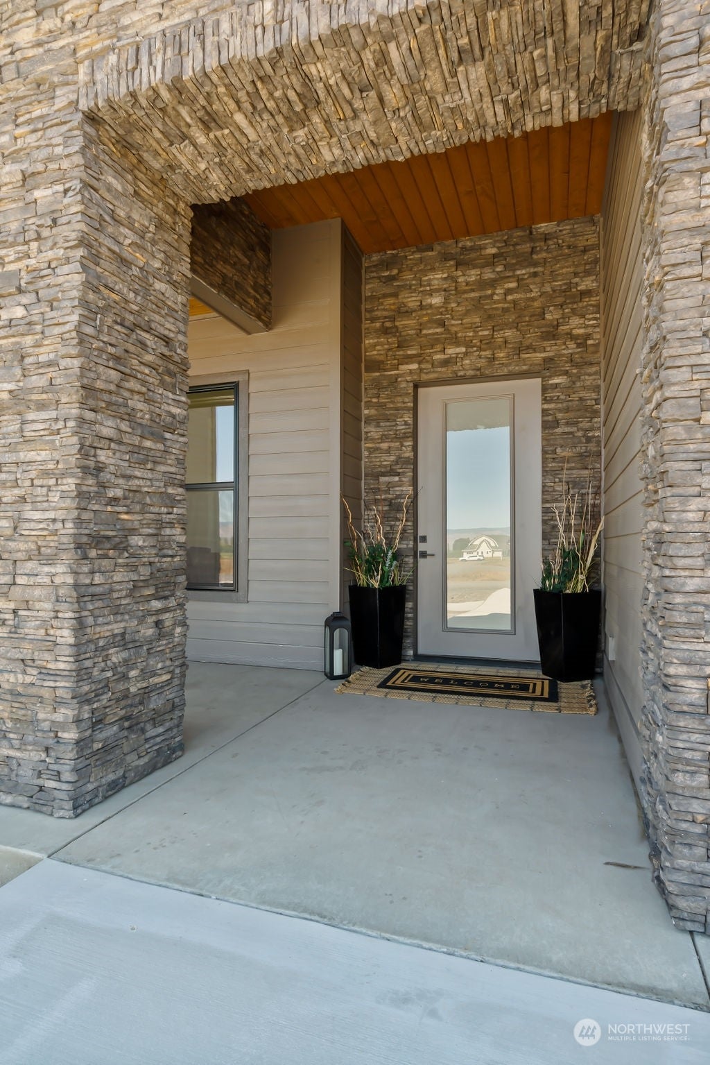 Ellensburg, Washington, 98926, United States, 3 Bedrooms Bedrooms, ,3 BathroomsBathrooms,Residential,Active,1902955