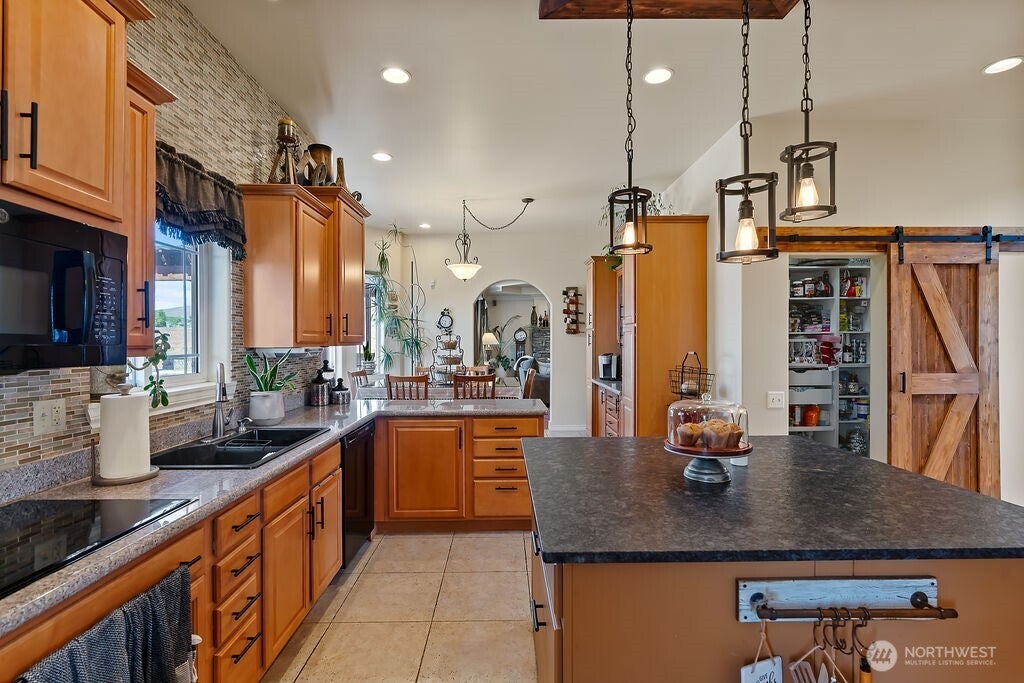 Yakima, Washington, 98901, United States, 4 Bedrooms Bedrooms, ,3 BathroomsBathrooms,Residential,Active,1820832