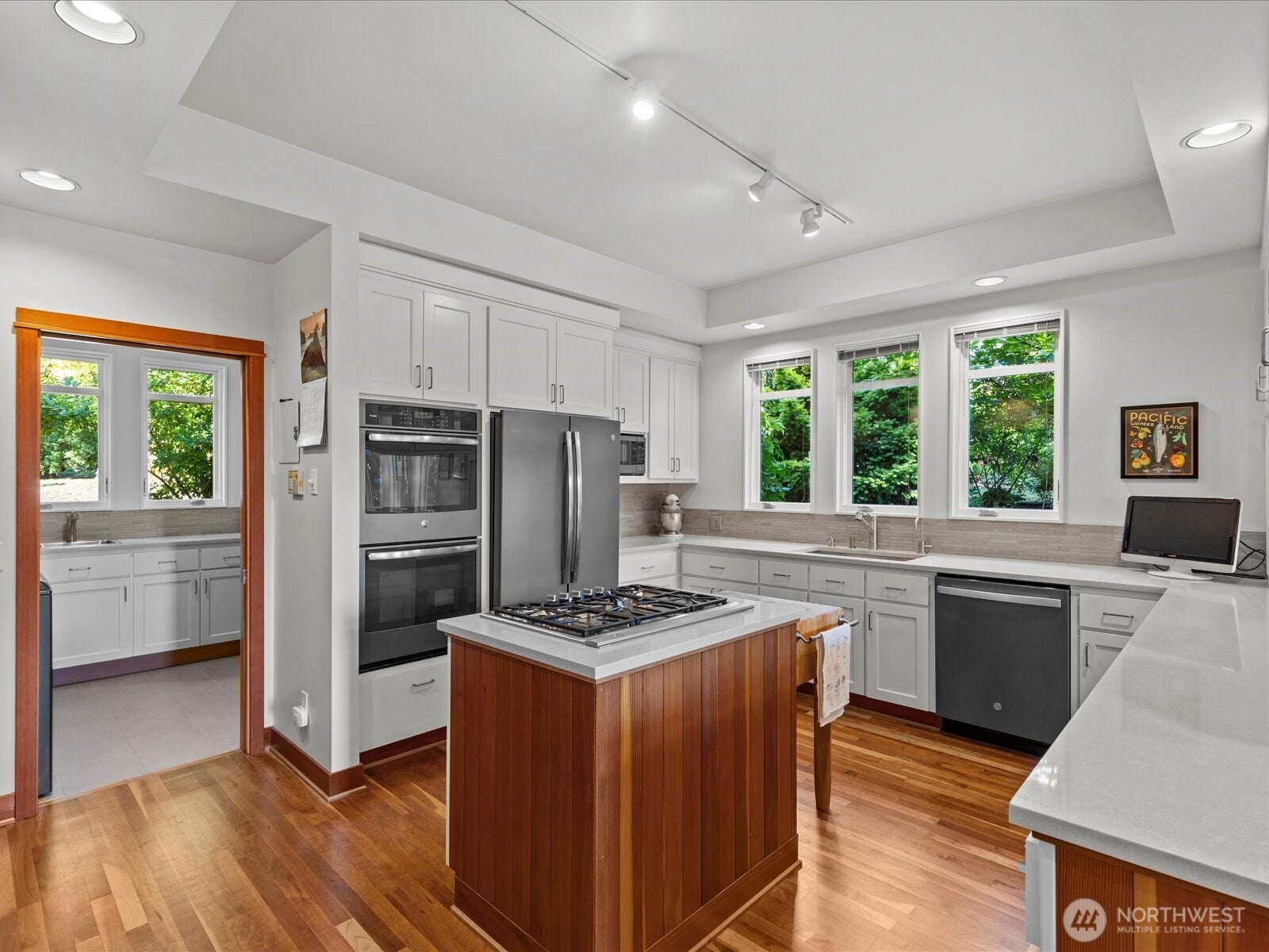 Kirkland, Washington, 98033, United States, ,3 BathroomsBathrooms,Residential,Pending,1852749