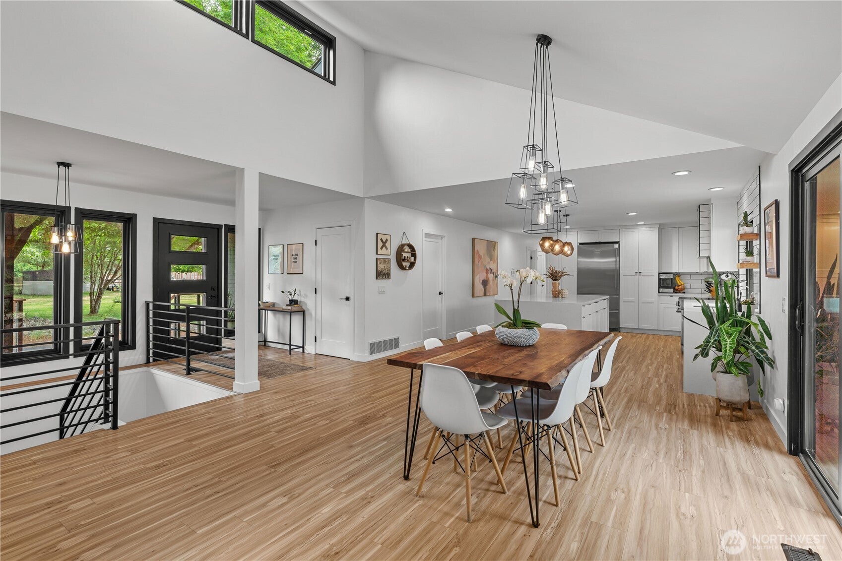 Issaquah, Washington, 98027, United States, 4 Bedrooms Bedrooms, ,3 BathroomsBathrooms,Residential,Active,1892601