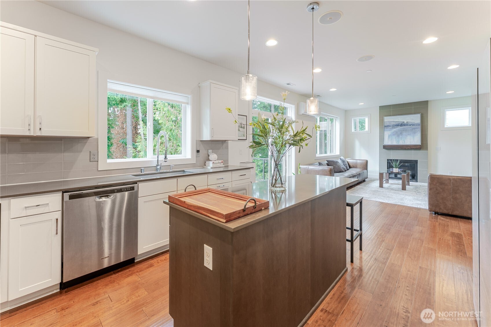 Sammamish, Washington, 98074, United States, 5 Bedrooms Bedrooms, ,4 BathroomsBathrooms,Residential,Active,1953706