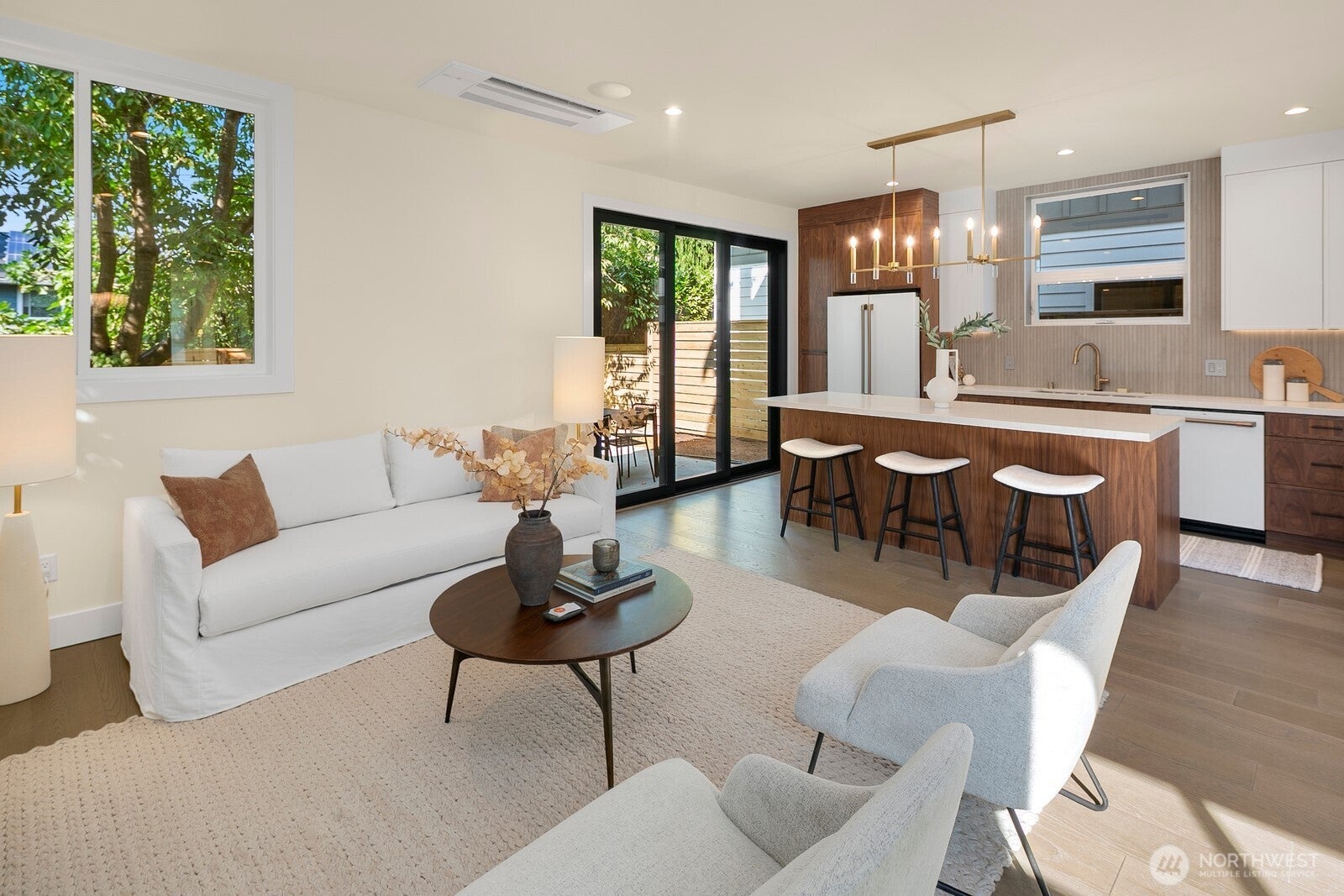 Seattle, Washington, 98115, United States, 4 Bedrooms Bedrooms, ,4 BathroomsBathrooms,Residential,Active,1933886