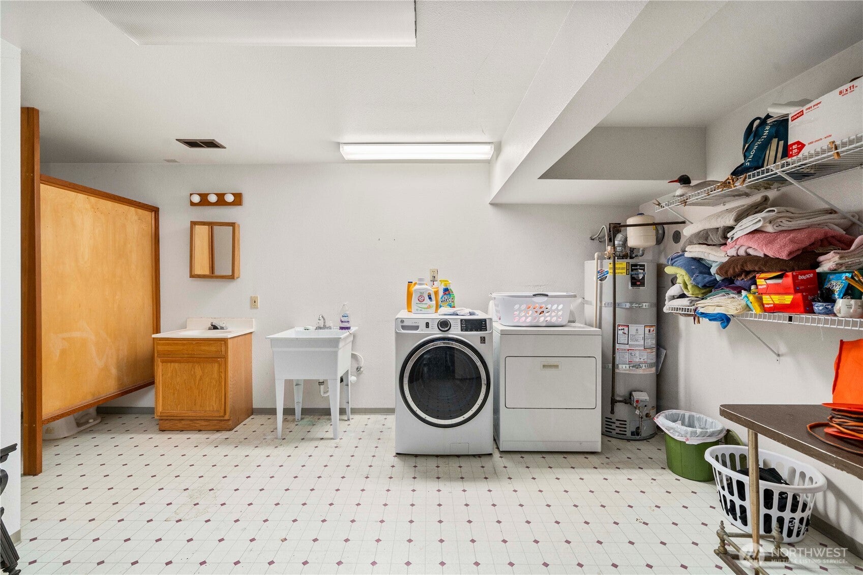 Lakewood, Washington, 98499, United States, ,3 BathroomsBathrooms,Residential,Active,1888516