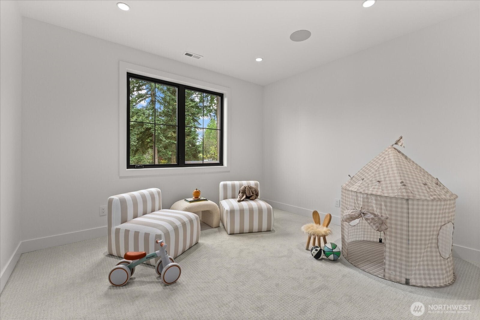 Bellevue, Washington, 98004, United States, 5 Bedrooms Bedrooms, ,6 BathroomsBathrooms,Residential,Active,2002362