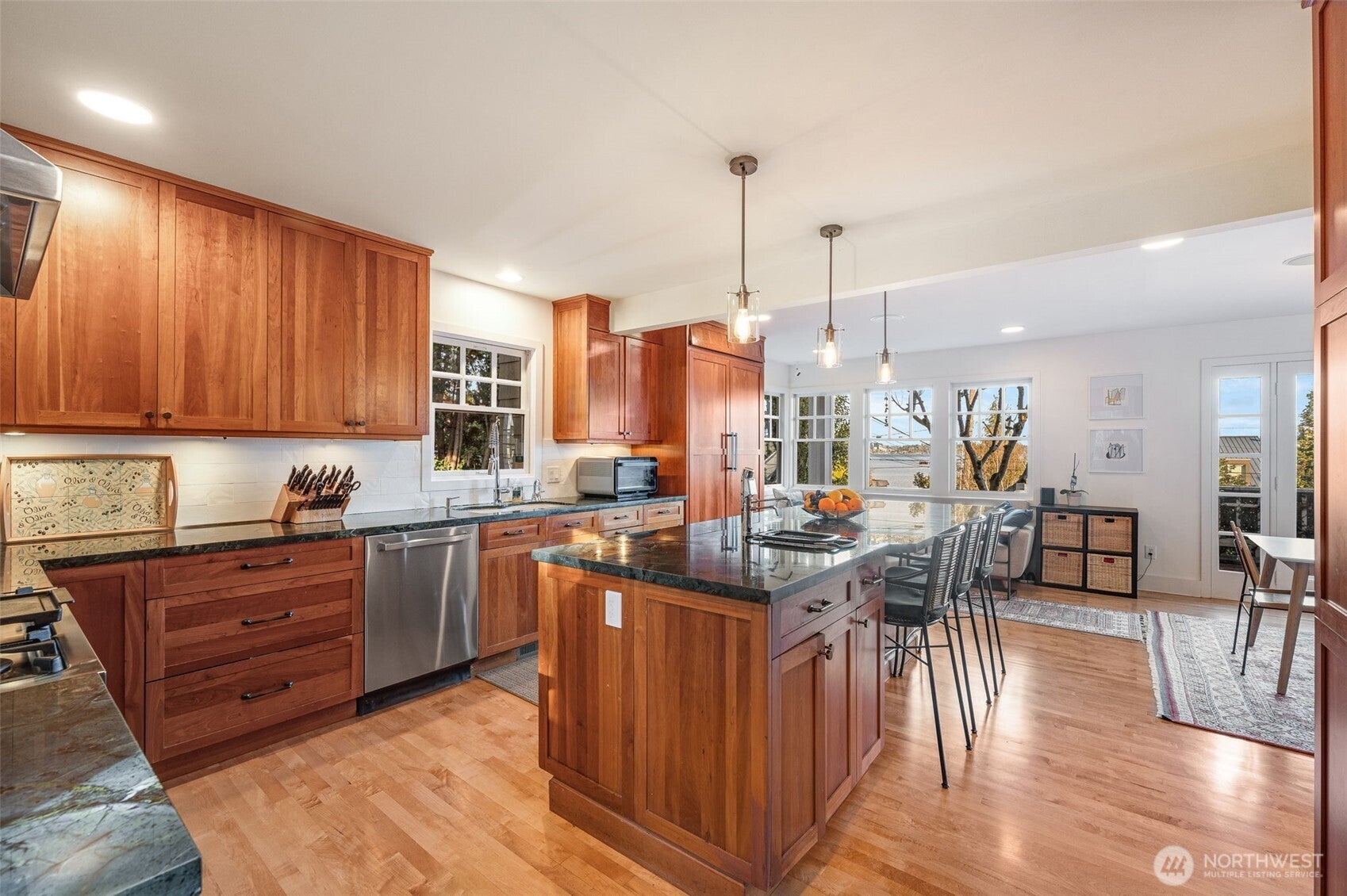 Seattle, Washington, 98144, United States, 5 Bedrooms Bedrooms, ,4 BathroomsBathrooms,Residential,Active,1936447