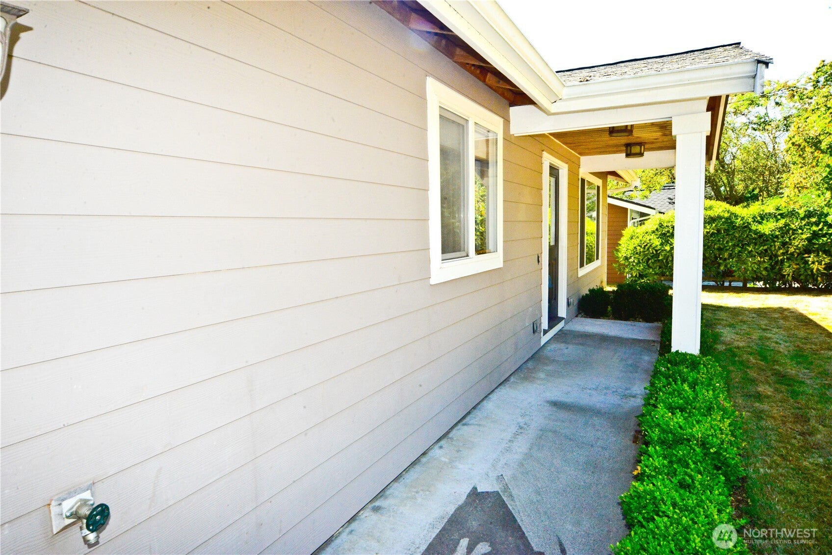 Kirkland, Washington, 98033, United States, 3 Bedrooms Bedrooms, ,2 BathroomsBathrooms,Residential,Active,1945849