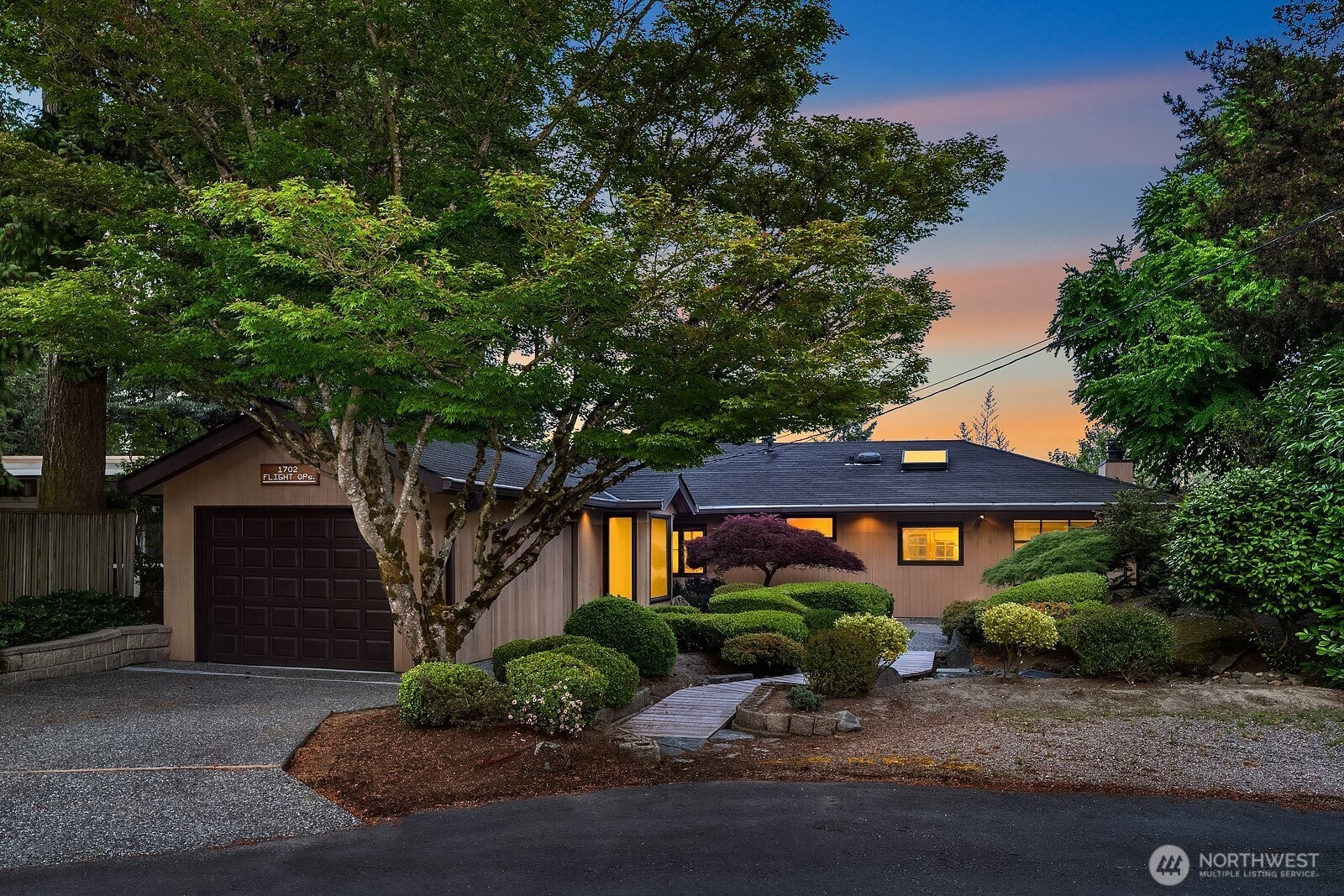 Bellevue, Washington, 98004, United States, 3 Bedrooms Bedrooms, ,2 BathroomsBathrooms,Residential,Active,1876689