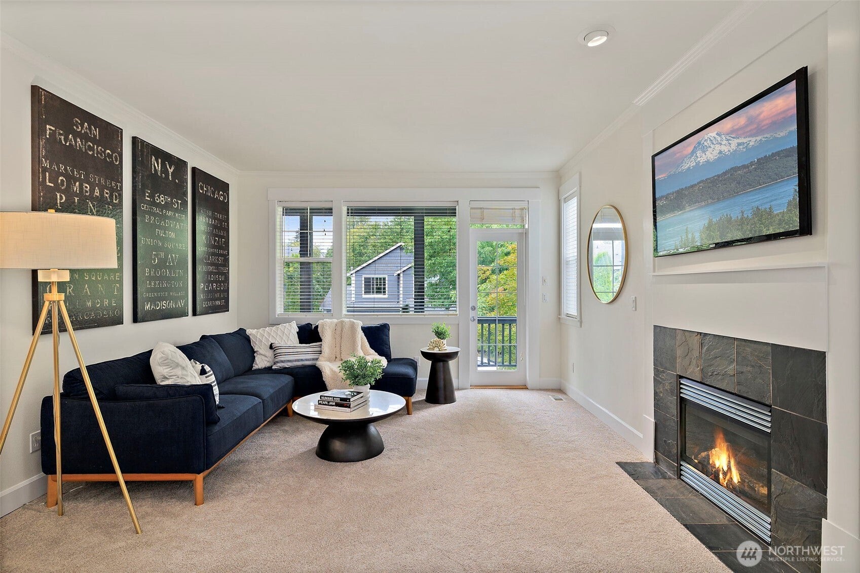 Snoqualmie, Washington, 98065, United States, 4 Bedrooms Bedrooms, ,4 BathroomsBathrooms,Residential,Active,1943832