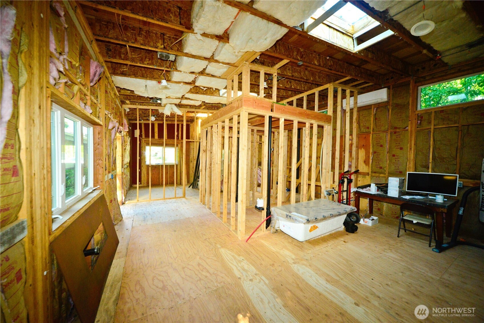 Kirkland, Washington, 98033, United States, 3 Bedrooms Bedrooms, ,3 BathroomsBathrooms,Residential,Active,1945839