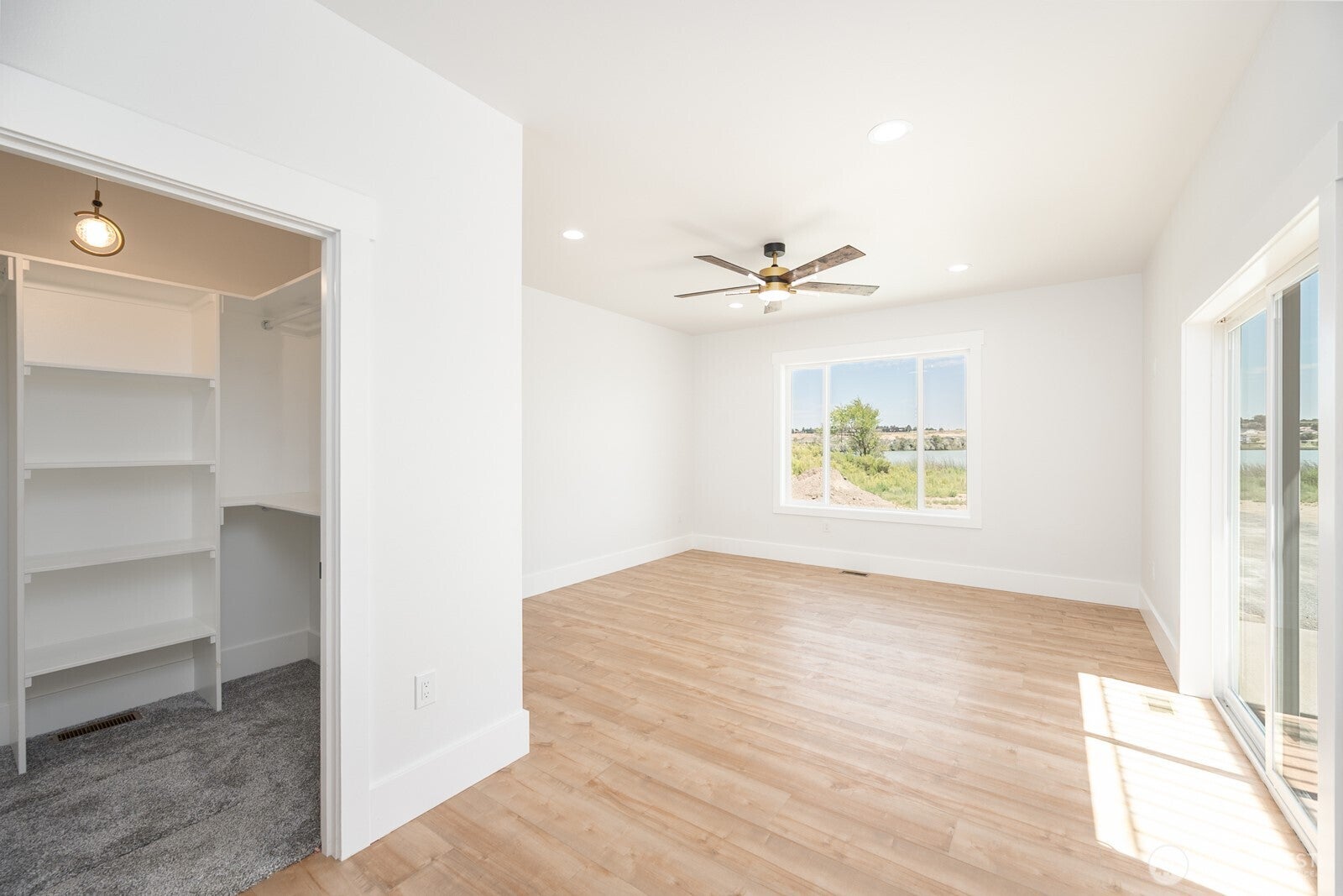 Moses Lake, Washington, 98837, United States, 4 Bedrooms Bedrooms, ,4 BathroomsBathrooms,Residential,Active,1886784