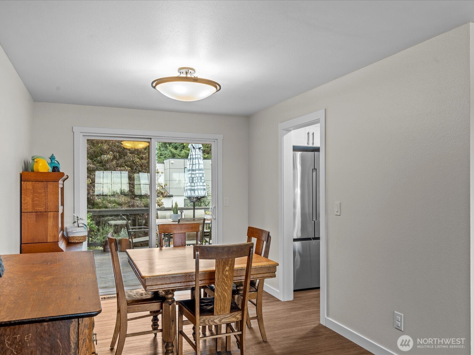 Kirkland, Washington, 98033, United States, 3 Bedrooms Bedrooms, ,3 BathroomsBathrooms,Residential,Active,1941339