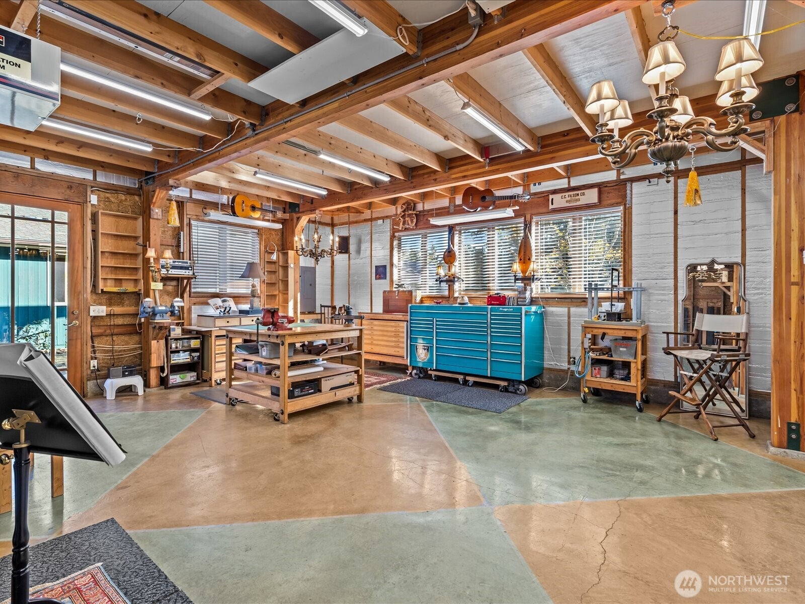 Seattle, Washington, 98103, United States, 3 Bedrooms Bedrooms, ,1 BathroomBathrooms,Residential,Active,1953017