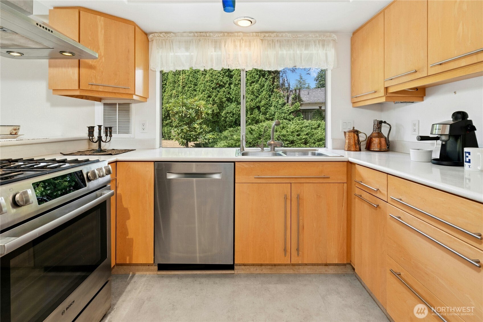 Bellevue, Washington, 98008, United States, 3 Bedrooms Bedrooms, ,2 BathroomsBathrooms,Residential,Active,1914589
