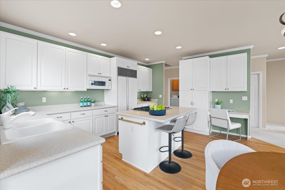 Kirkland, Washington, 98033, United States, 3 Bedrooms Bedrooms, ,2 BathroomsBathrooms,Residential,Active,1968423