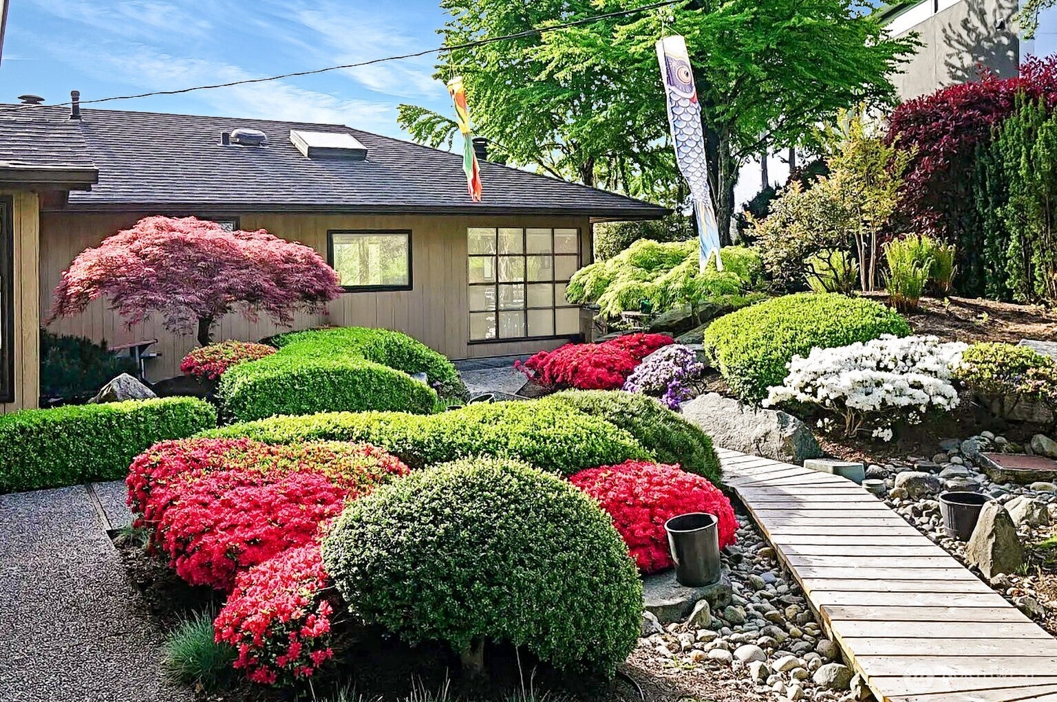 Bellevue, Washington, 98004, United States, 3 Bedrooms Bedrooms, ,2 BathroomsBathrooms,Residential,Active,1876689