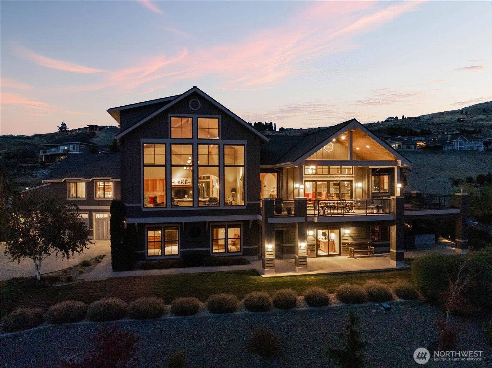Chelan, Washington, 98816, United States, 4 Bedrooms Bedrooms, ,4 BathroomsBathrooms,Residential,Active,1869141