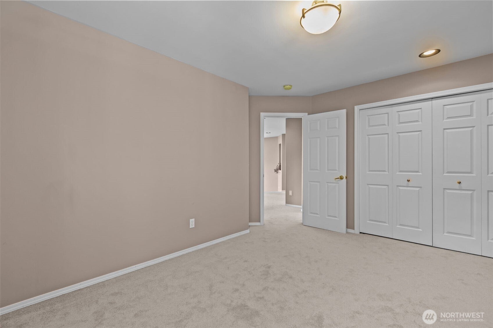 Snohomish, Washington, 98290, United States, 4 Bedrooms Bedrooms, ,3 BathroomsBathrooms,Residential,Active,1960119