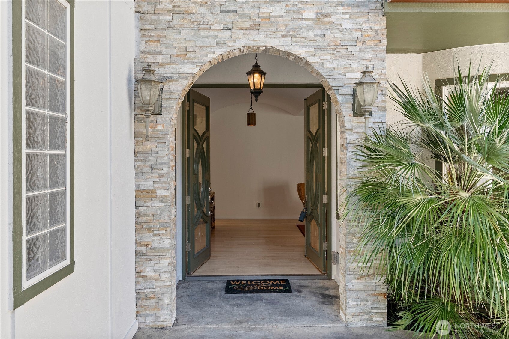 Bremerton, Washington, 98310, United States, 4 Bedrooms Bedrooms, ,4 BathroomsBathrooms,Residential,Active,1894177