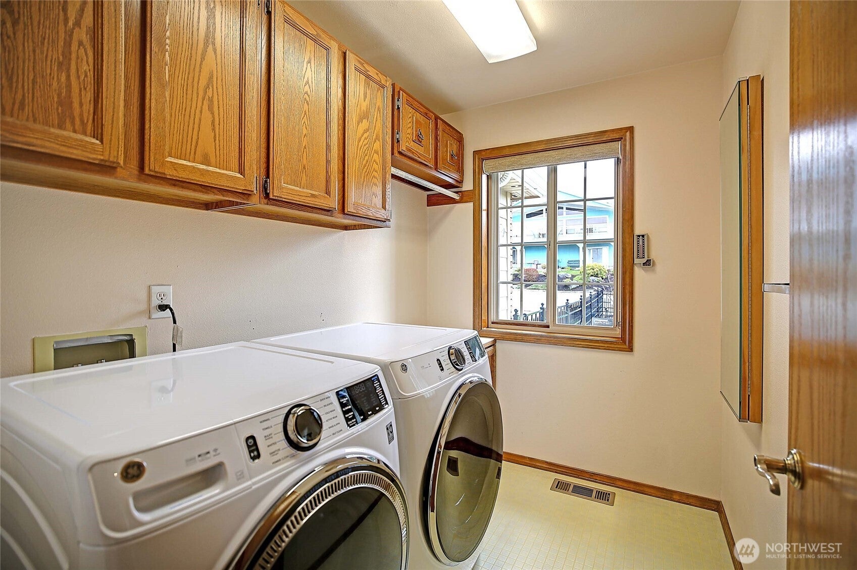 Camano Island, Washington, 98282, United States, 4 Bedrooms Bedrooms, ,3 BathroomsBathrooms,Residential,Active,1973528