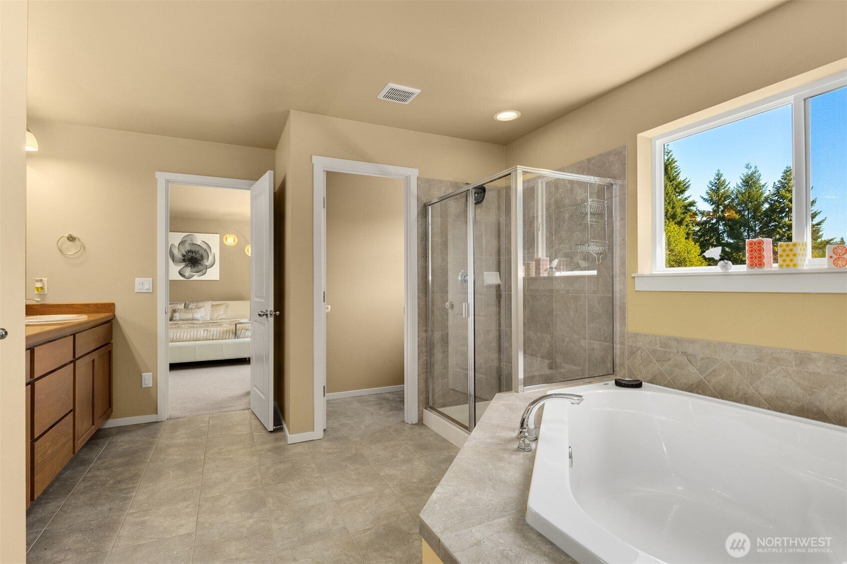 Bothell, Washington, 98021, United States, 4 Bedrooms Bedrooms, ,3 BathroomsBathrooms,Residential,Active,1922335