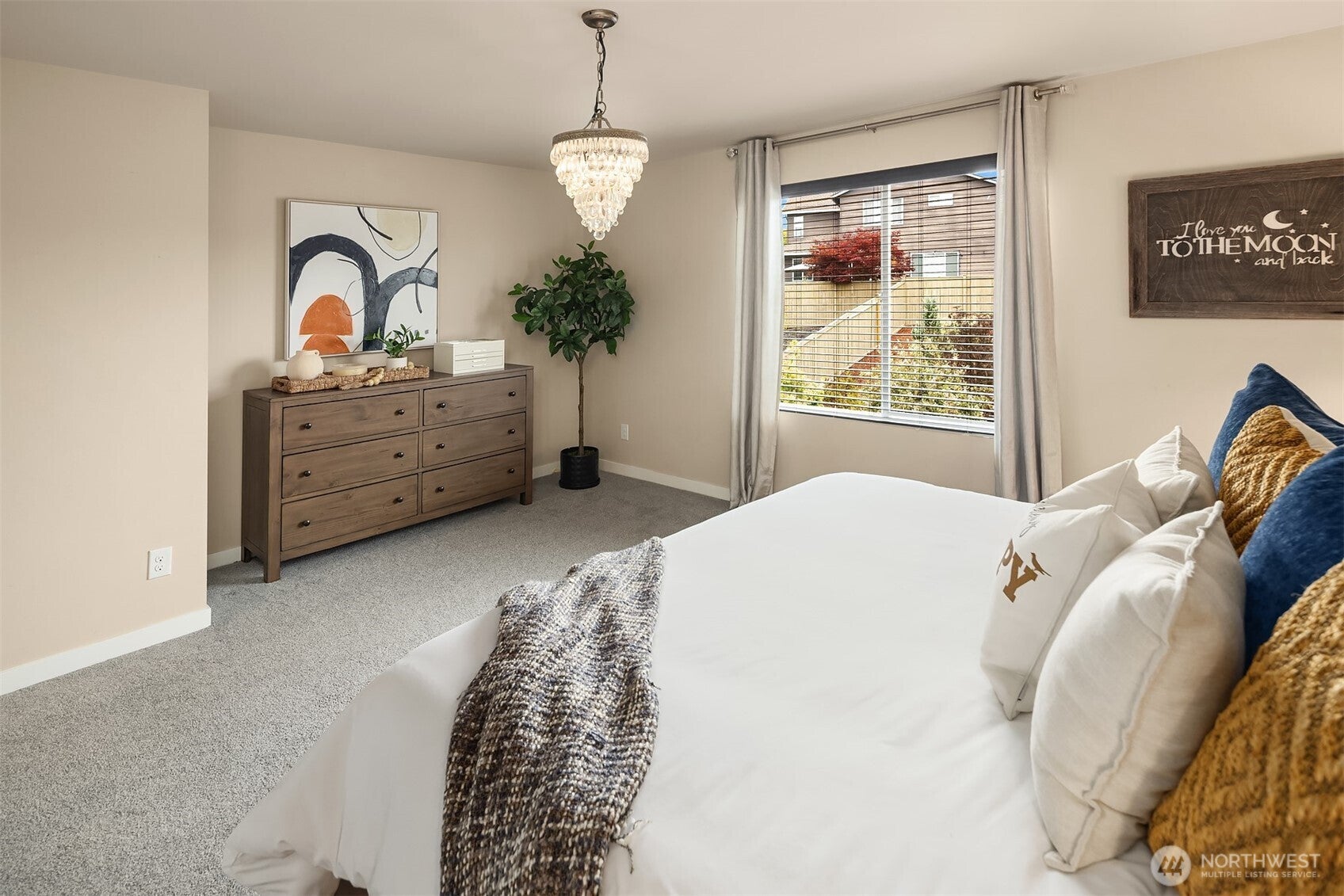 Snoqualmie, Washington, 98065, United States, 5 Bedrooms Bedrooms, ,3 BathroomsBathrooms,Residential,Active,1929447